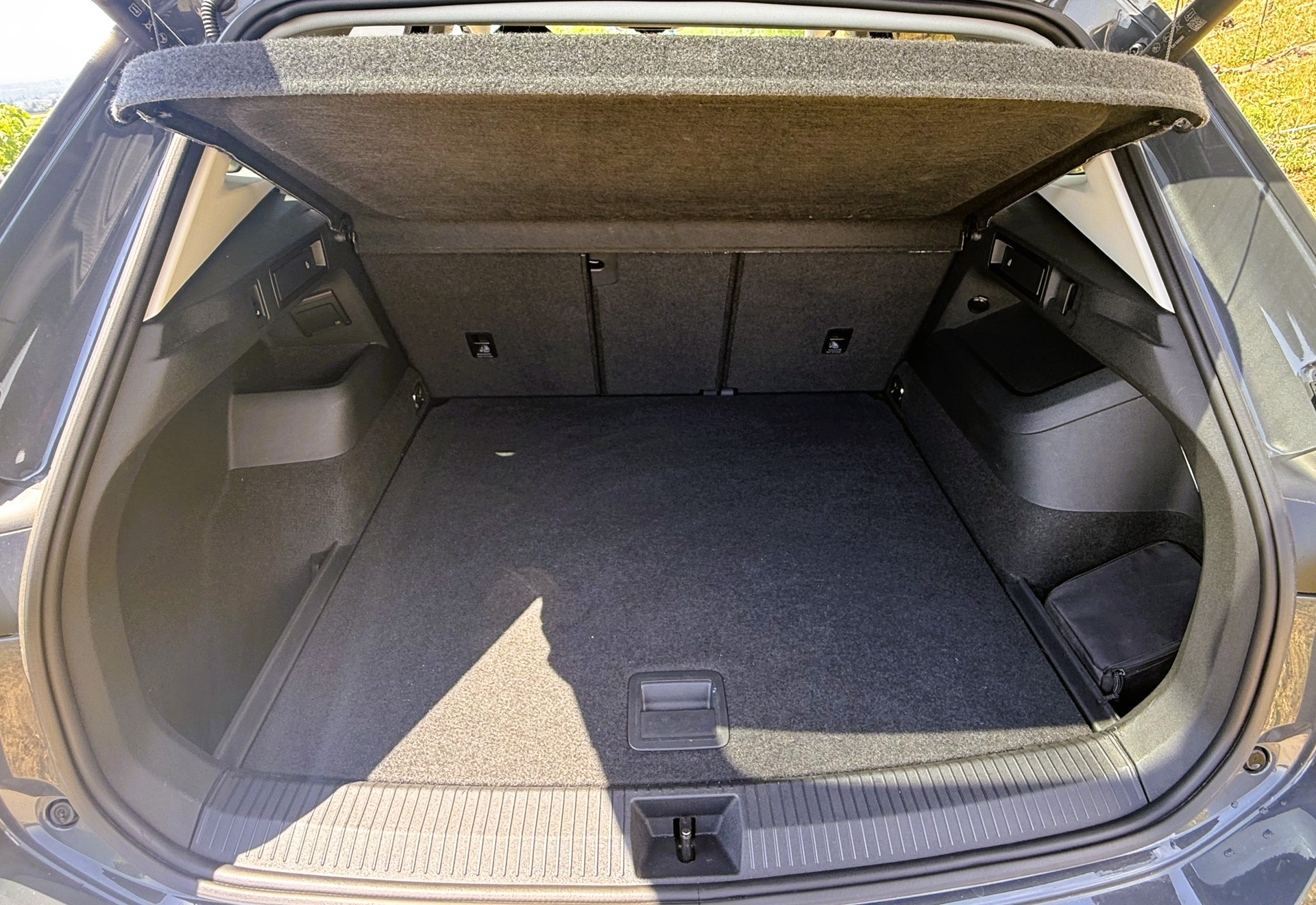 VW Tiguan 2.0 TDI SCR Elegance 4Motion DSG-image-23