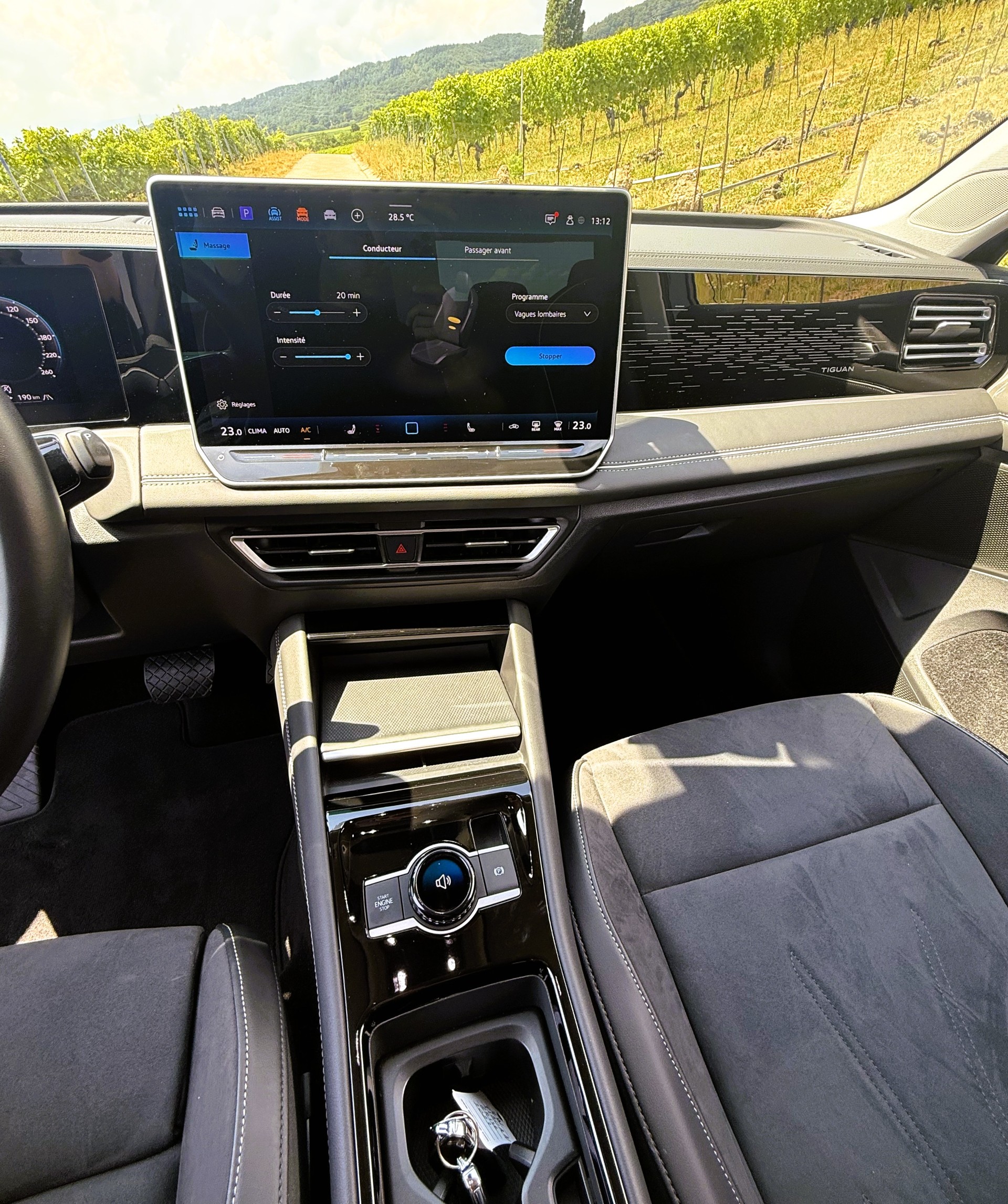 VW Tiguan 2.0 TDI SCR Elegance 4Motion DSG-image-12
