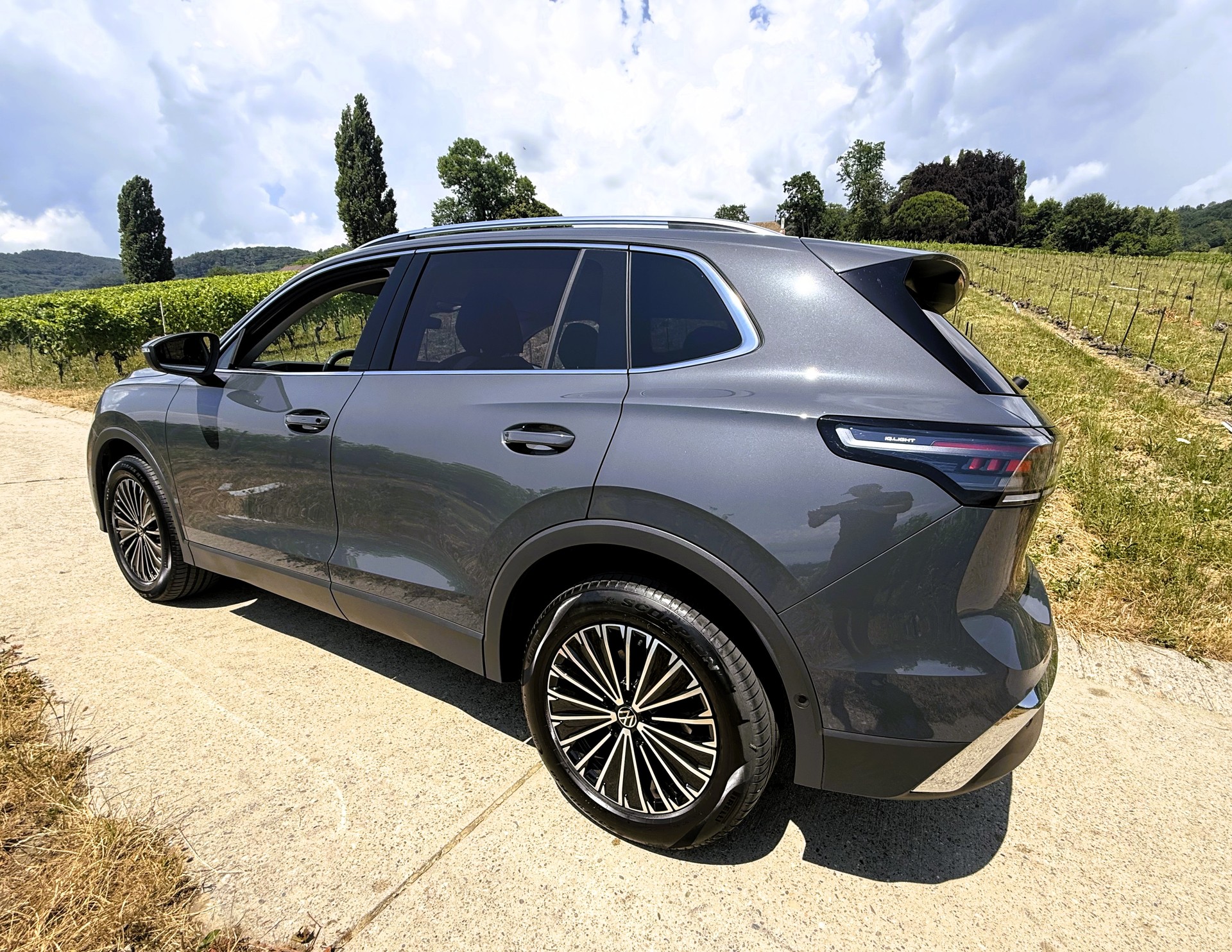 VW Tiguan 2.0 TDI SCR Elegance 4Motion DSG-image-2