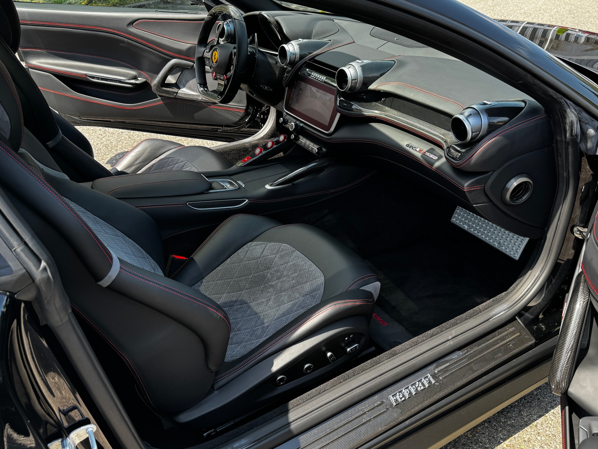 FERRARI GTC 4 Lusso-image-6