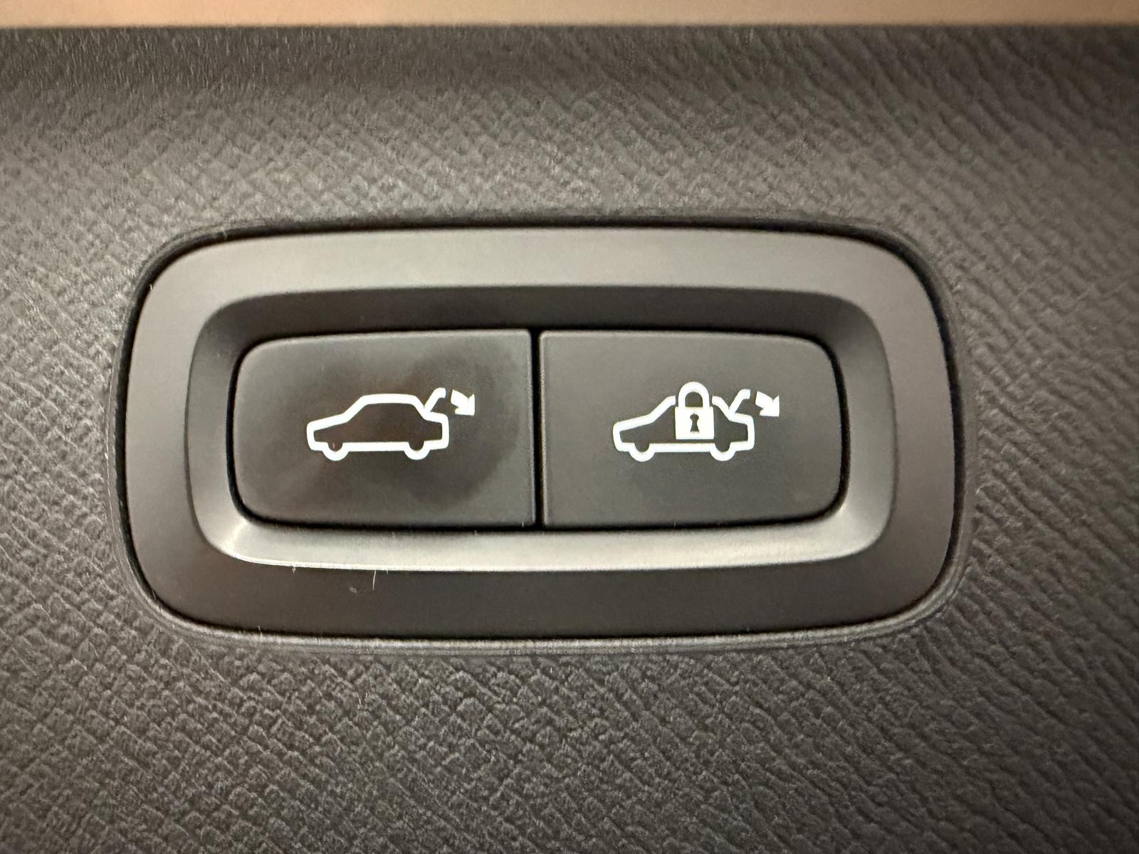 VOLVO XC90 2.0 T8 TE Momentum 7P. AWD-image-19