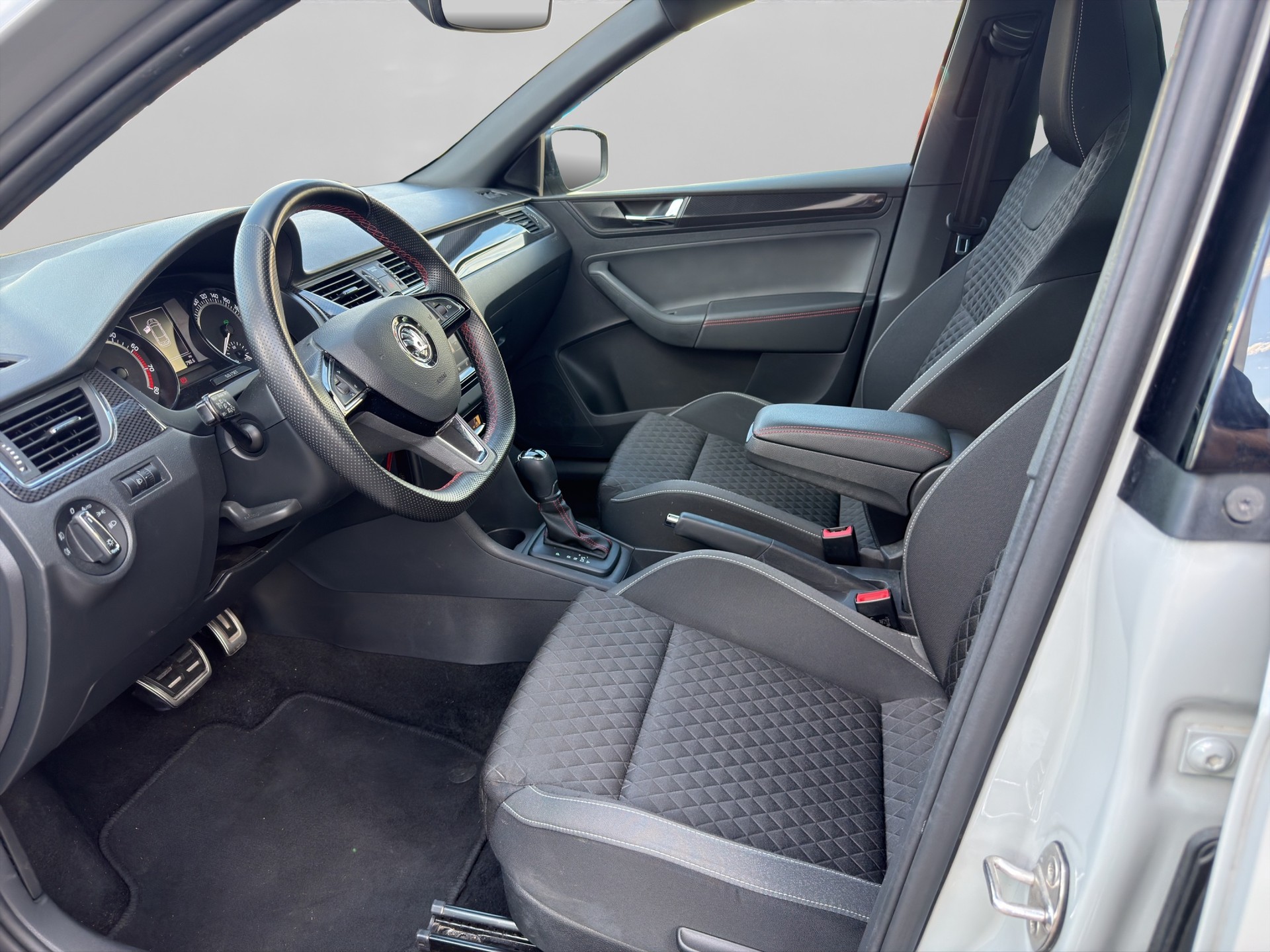 SKODA Rapid Spaceback 1.0 TSI Monte Carlo DSG-image-8