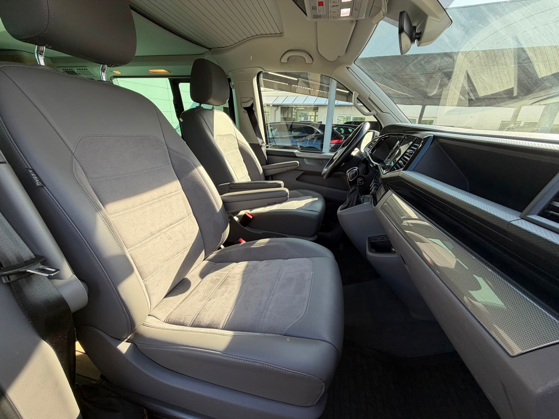 VW T6.1 California 2.0 Bi-TDI Ocean Liberty 4Motion DSG-image-12