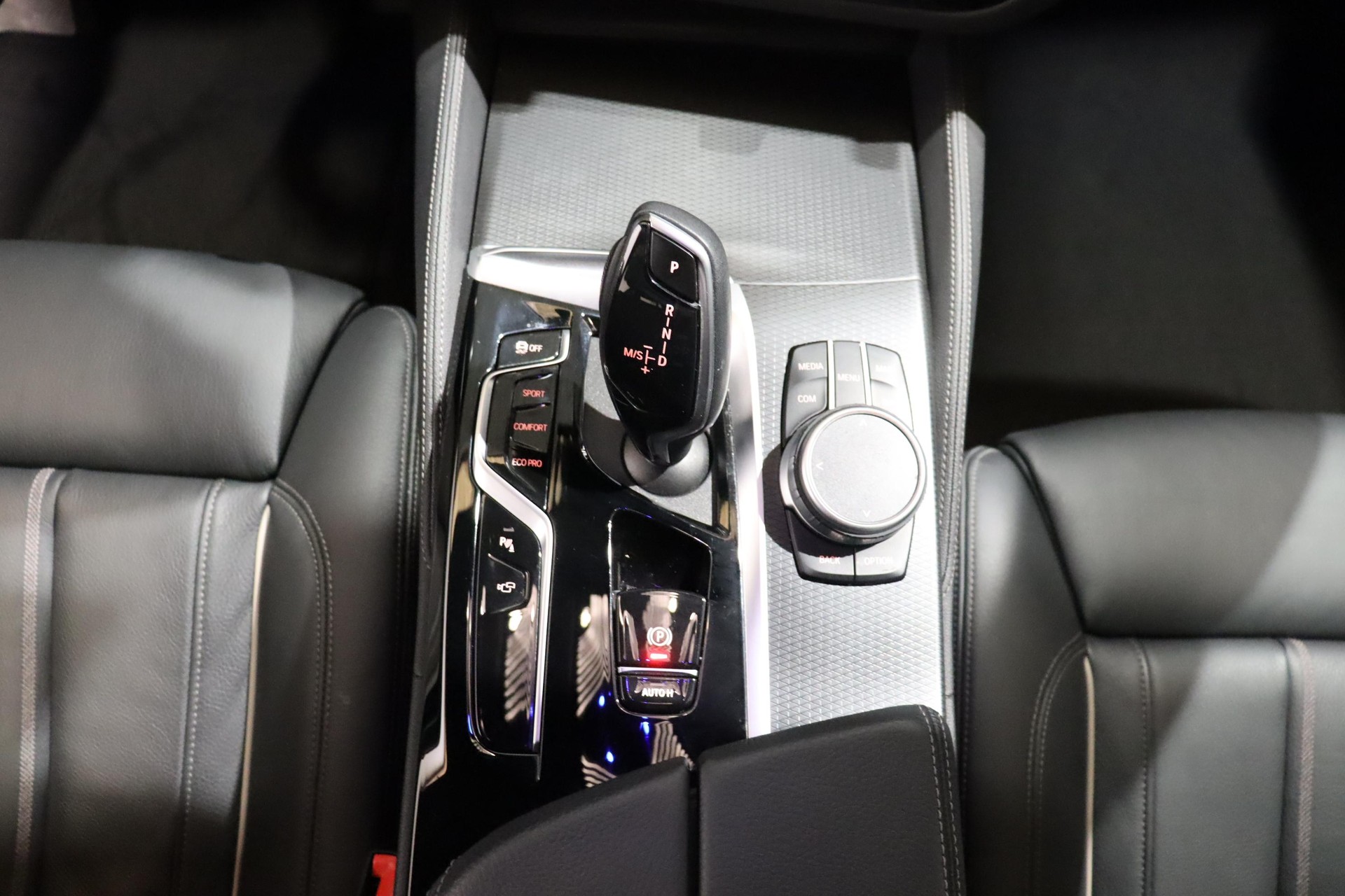 BMW 520d xDrive Touring-image-11