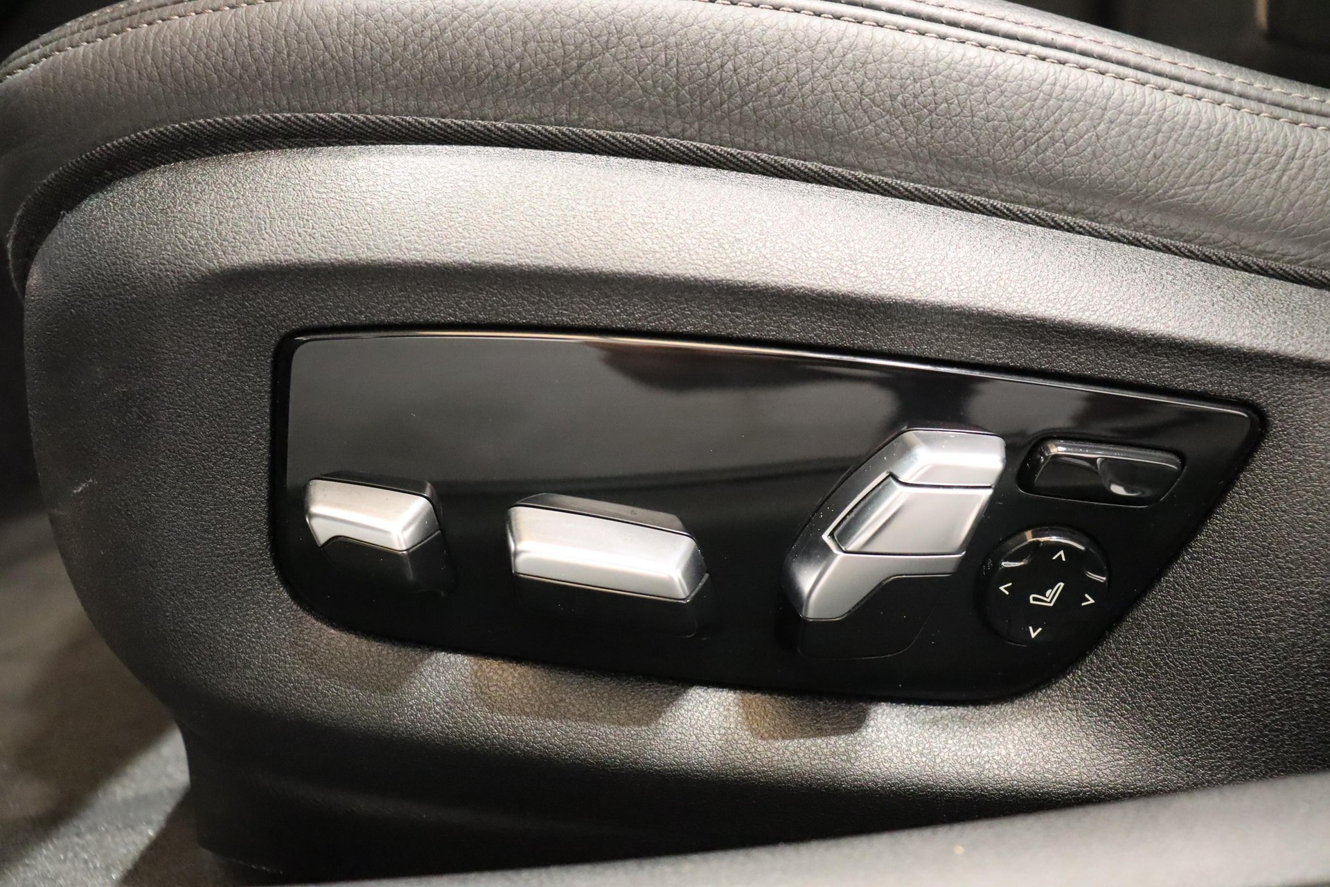 BMW 520d xDrive Touring-image-19