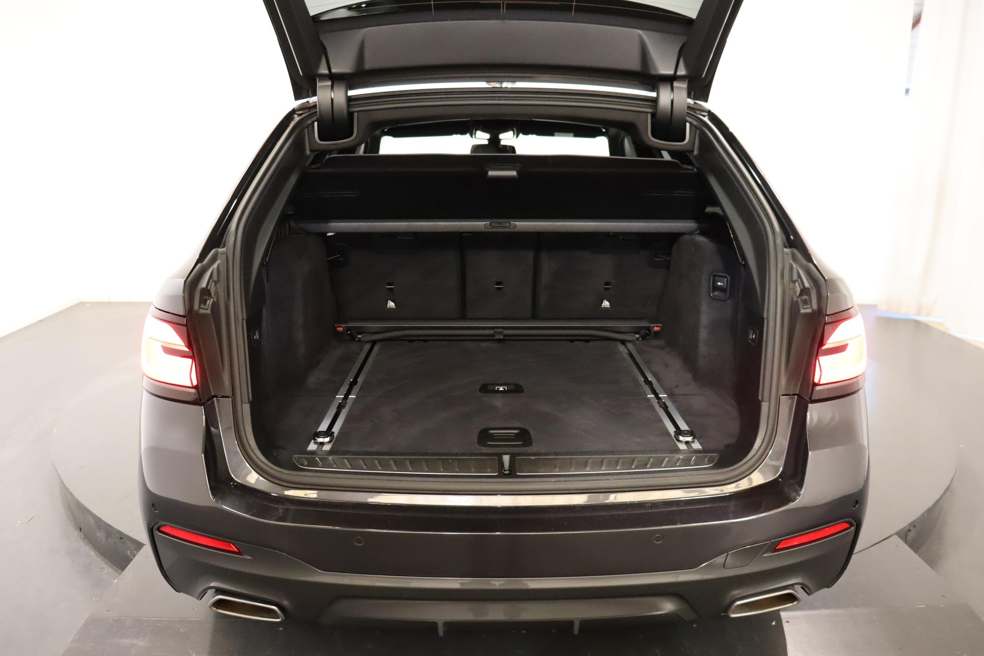 BMW 520d xDrive Touring-image-3