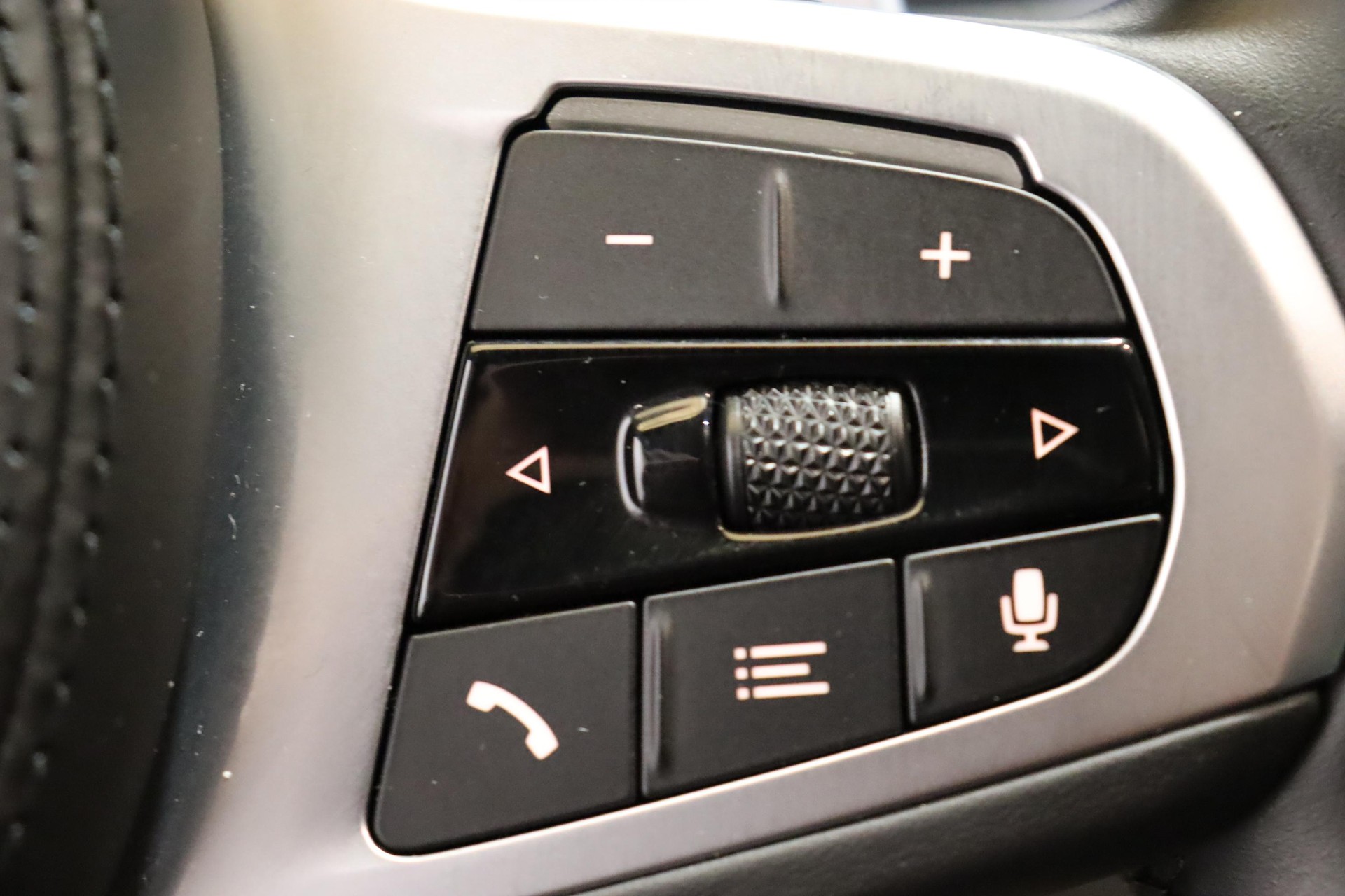 BMW 520d xDrive Touring-image-17