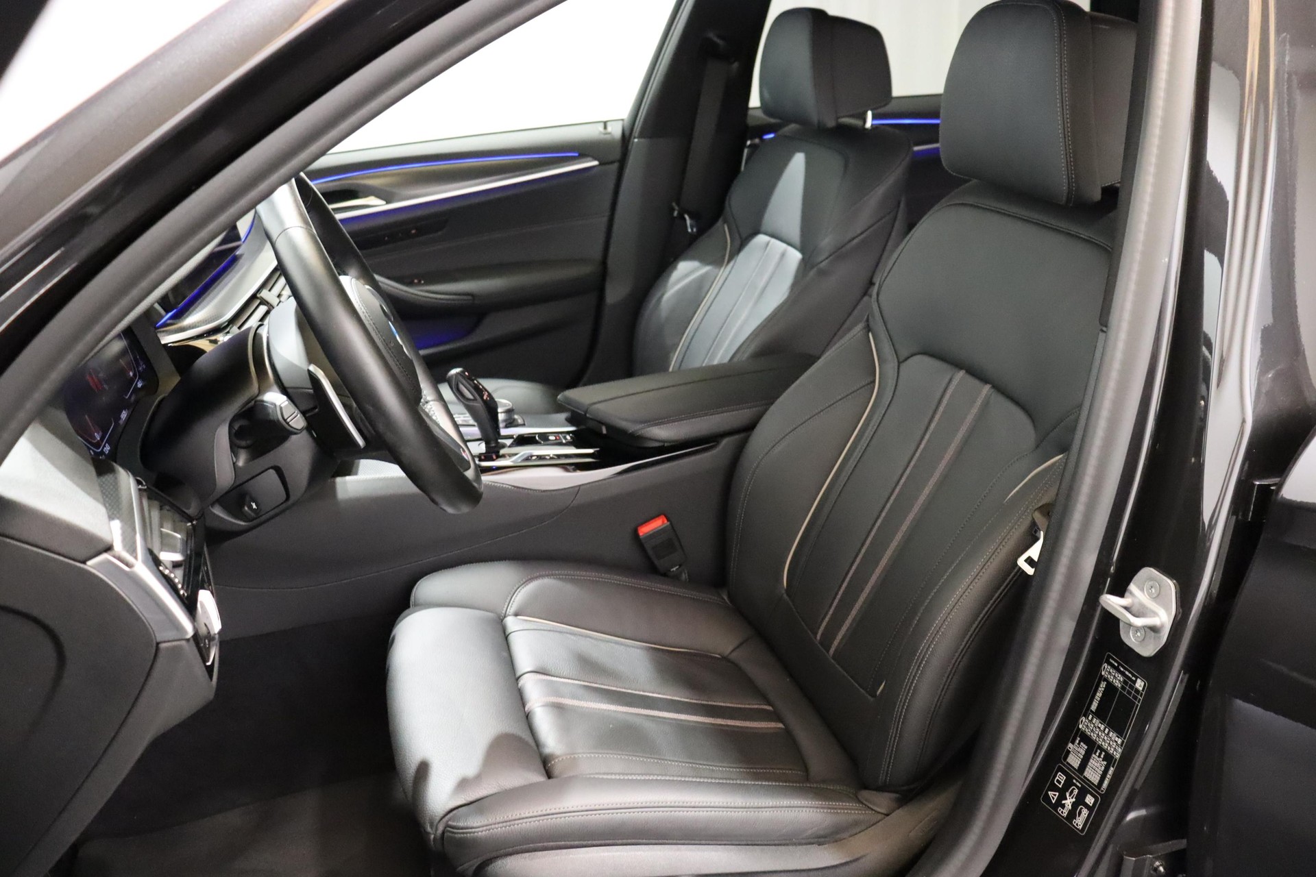 BMW 520d xDrive Touring-image-7