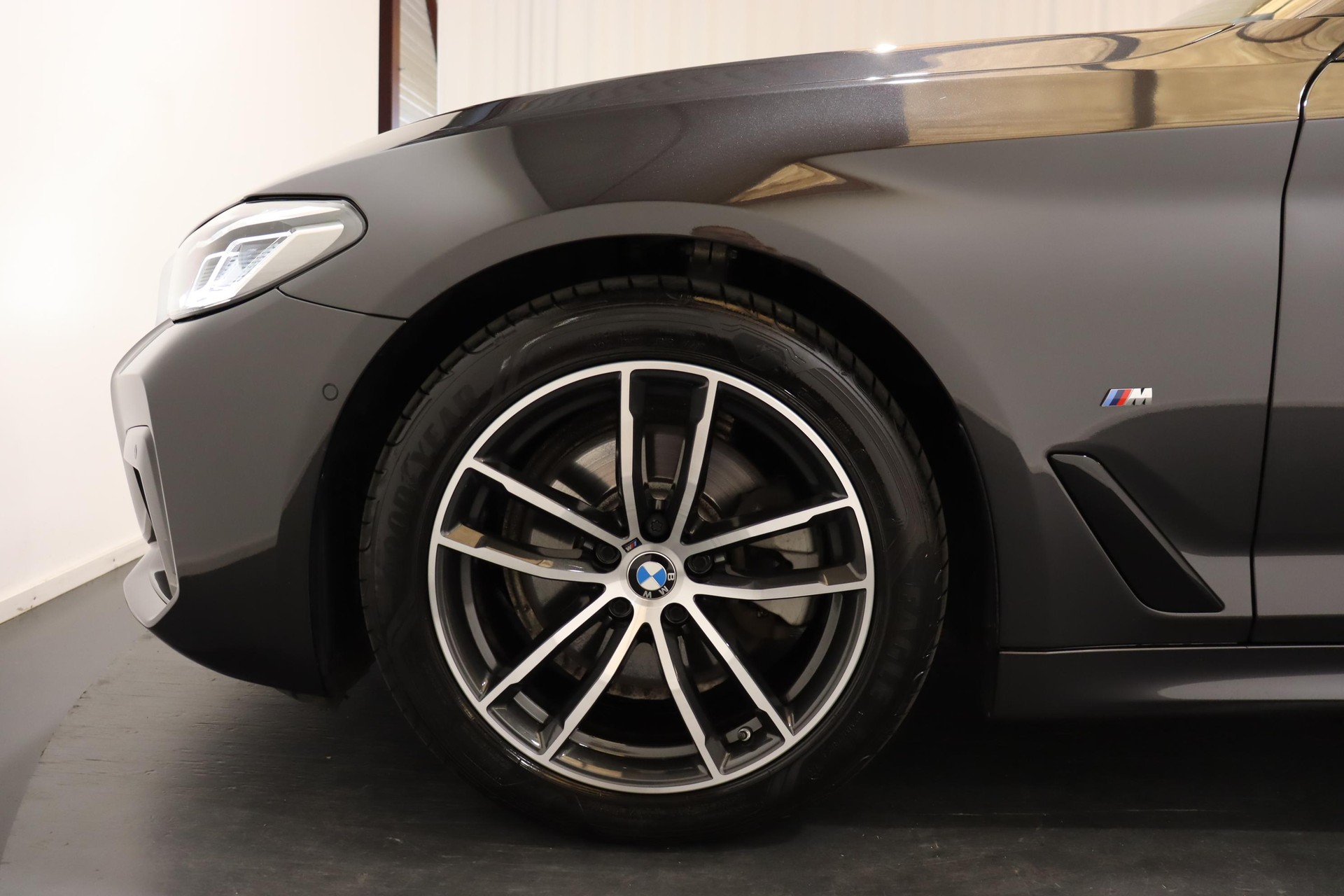 BMW 520d xDrive Touring-image-4