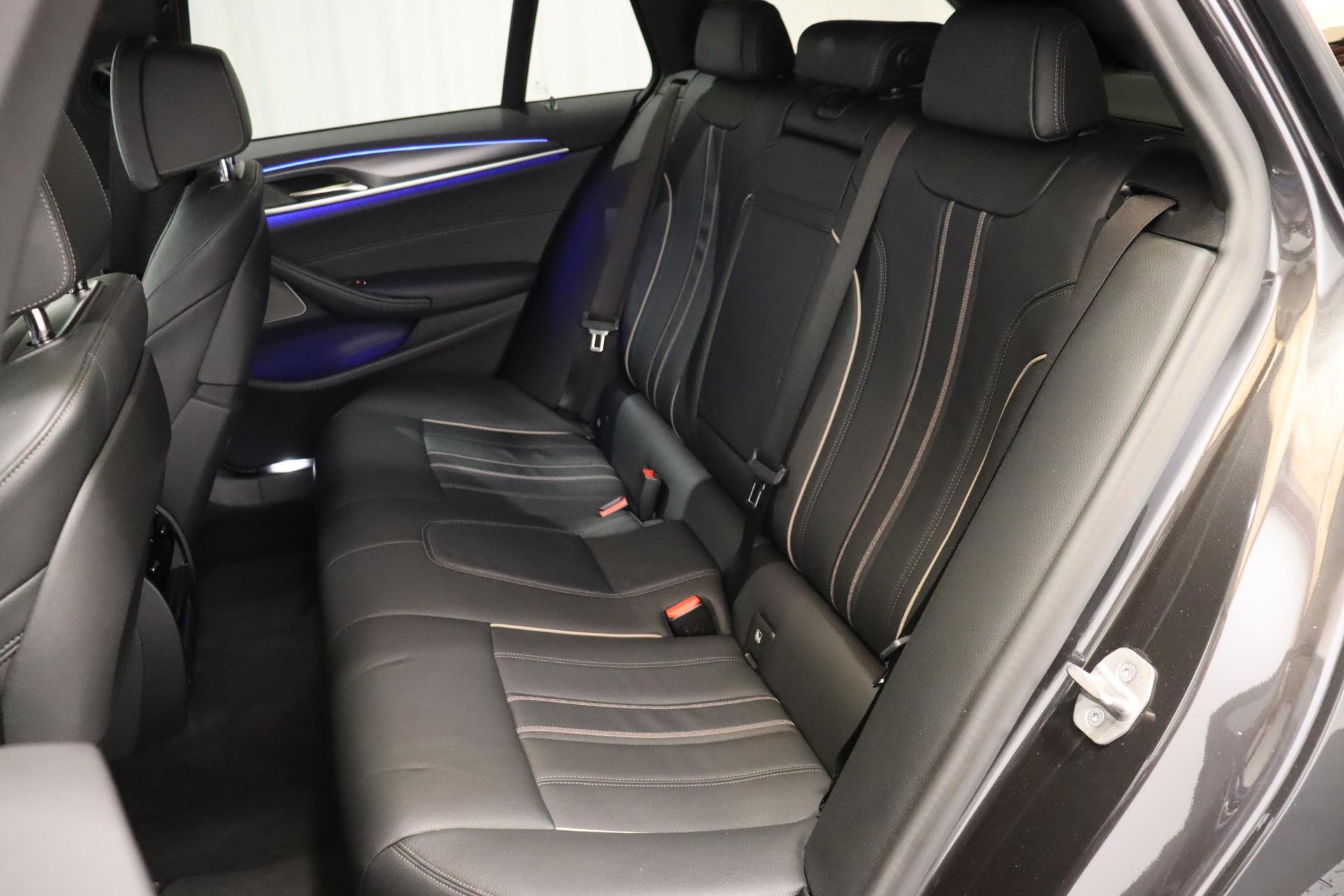 BMW 520d xDrive Touring-image-9