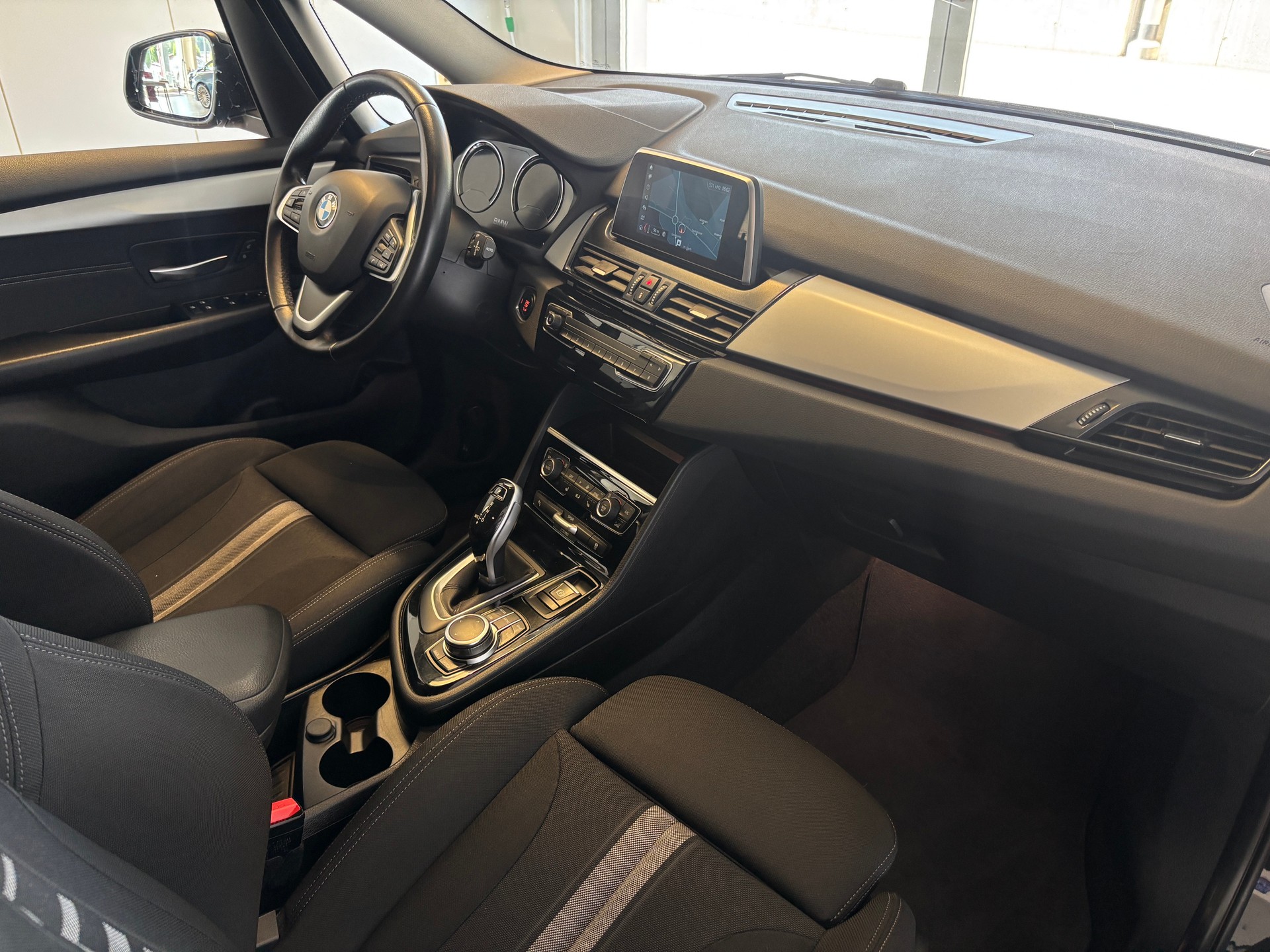 BMW 218d xDrive Gran Tourer Steptronic-image-7