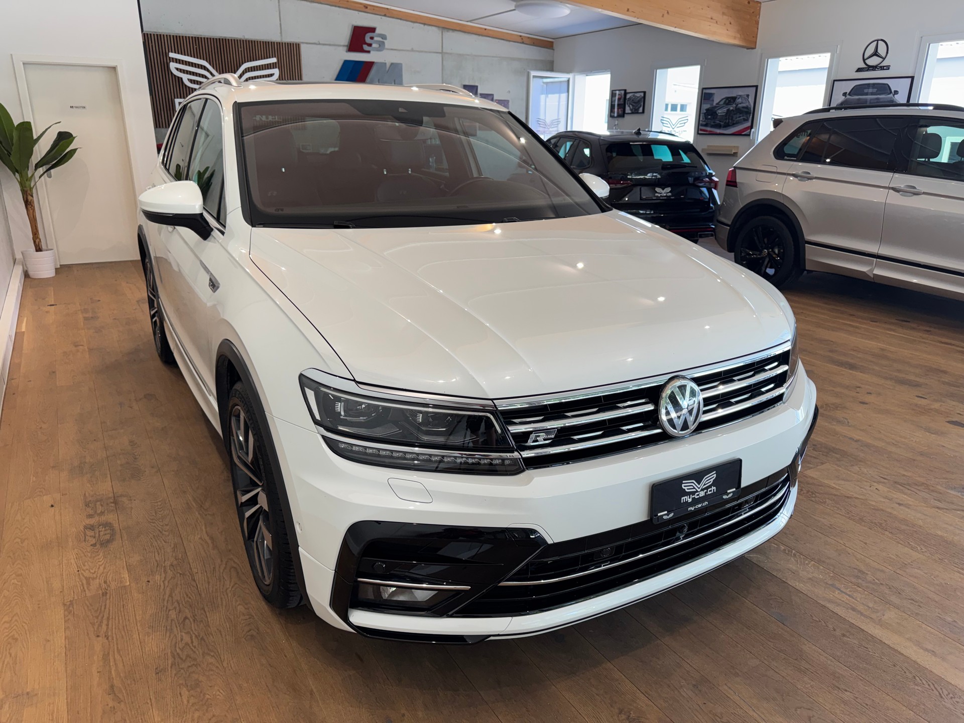 VW Tiguan 2.0 TDI SCR Highline R LINE 4Motion DSG || CH-FZG || HEAD UP || 360 || AHK || PANORAMA || DYNAUDIO-image-13