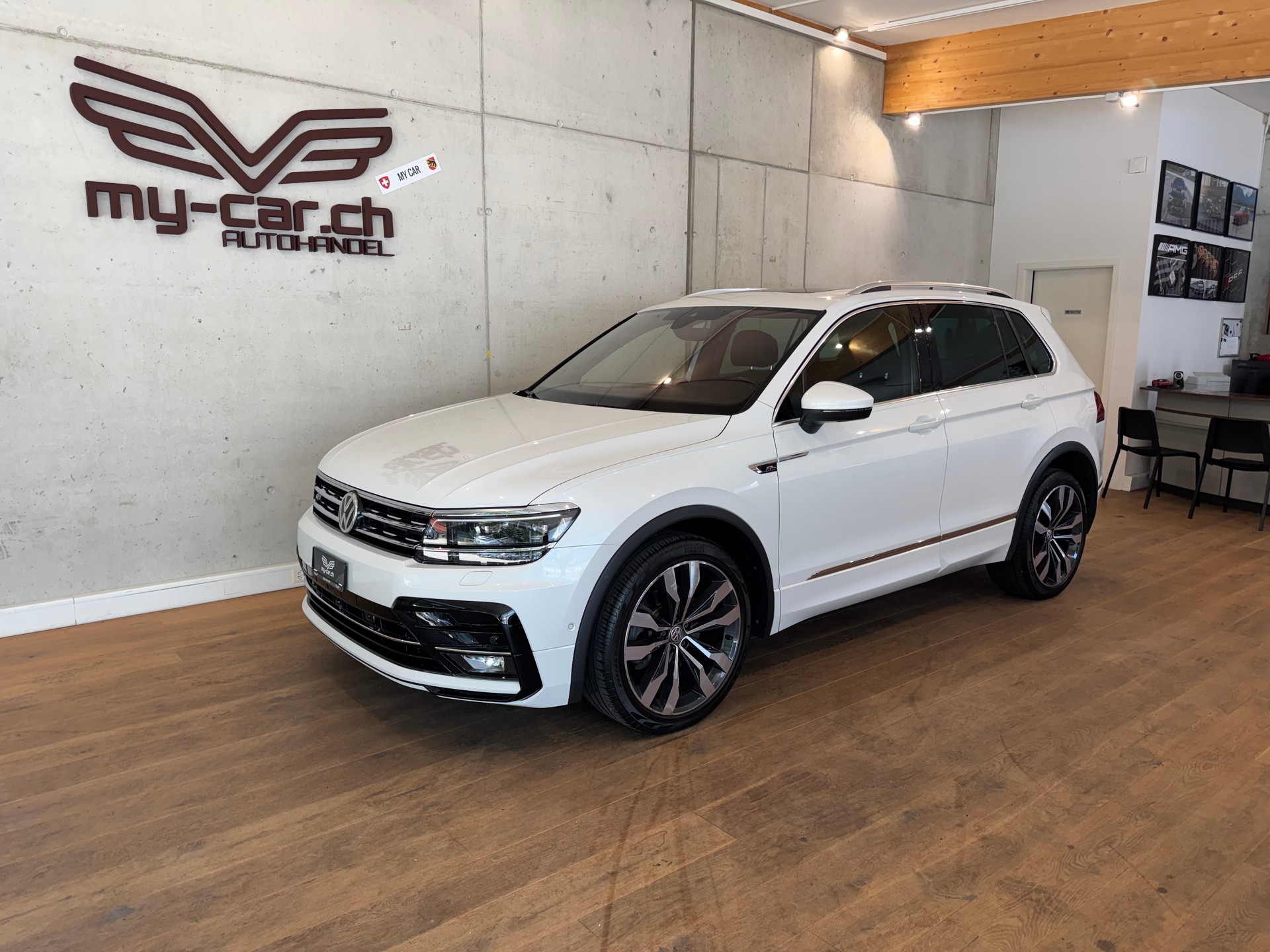 VW Tiguan 2.0 TDI SCR Highline R LINE 4Motion DSG || CH-FZG || HEAD UP || 360 || AHK || PANORAMA || DYNAUDIO-image-2