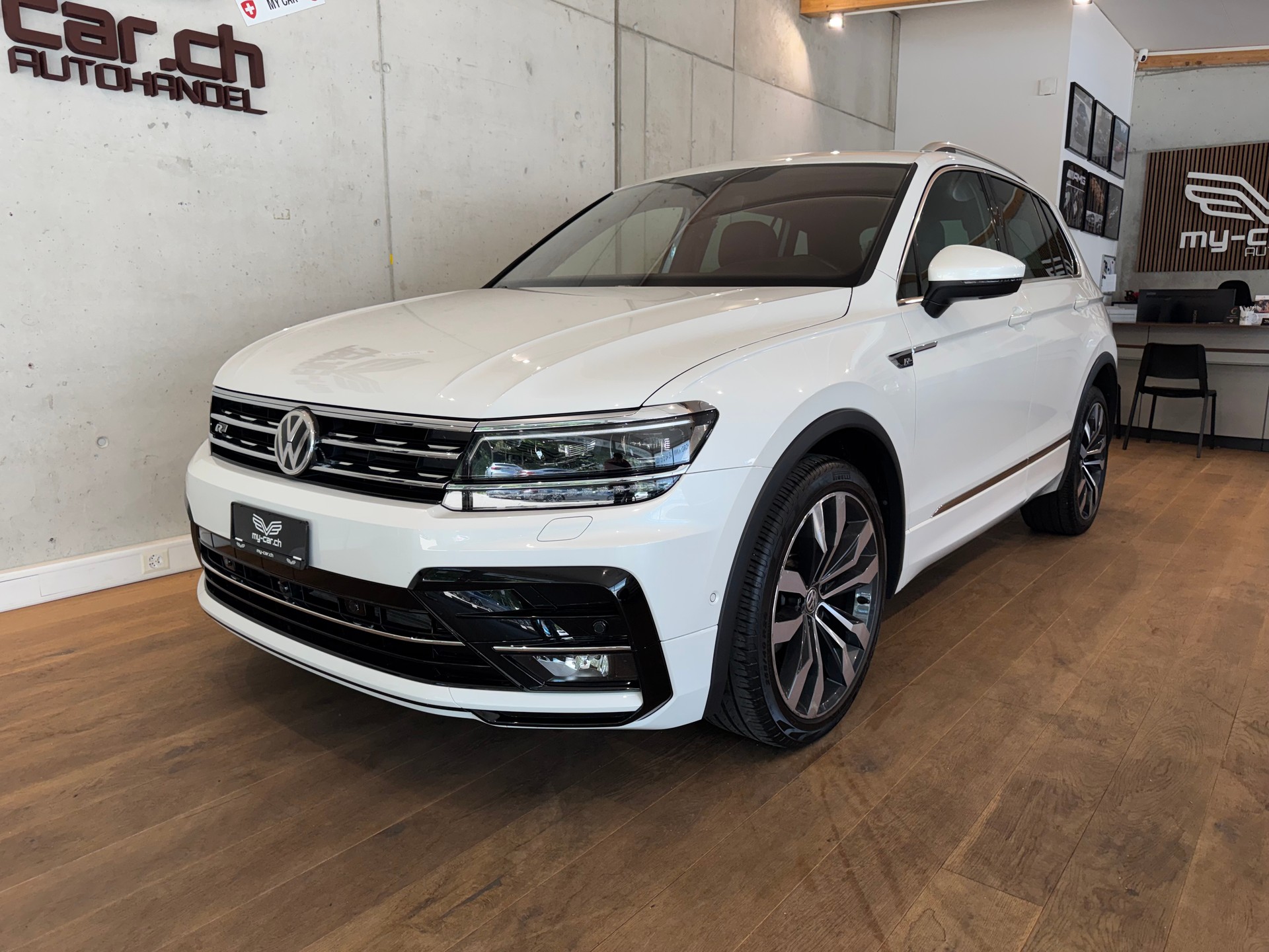 VW Tiguan 2.0 TDI SCR Highline R LINE 4Motion DSG || CH-FZG || HEAD UP || 360 || AHK || PANORAMA || DYNAUDIO-image-1