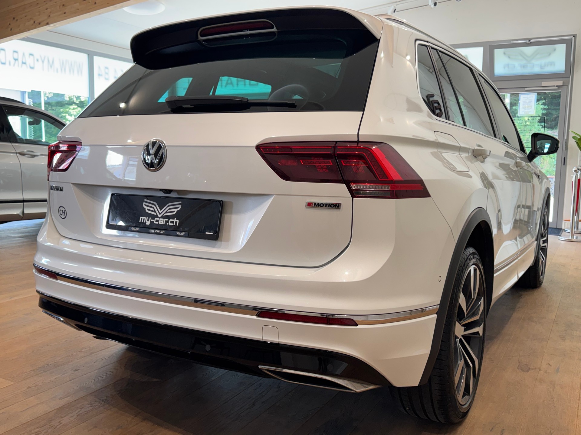 VW Tiguan 2.0 TDI SCR Highline R LINE 4Motion DSG || CH-FZG || HEAD UP || 360 || AHK || PANORAMA || DYNAUDIO-image-10