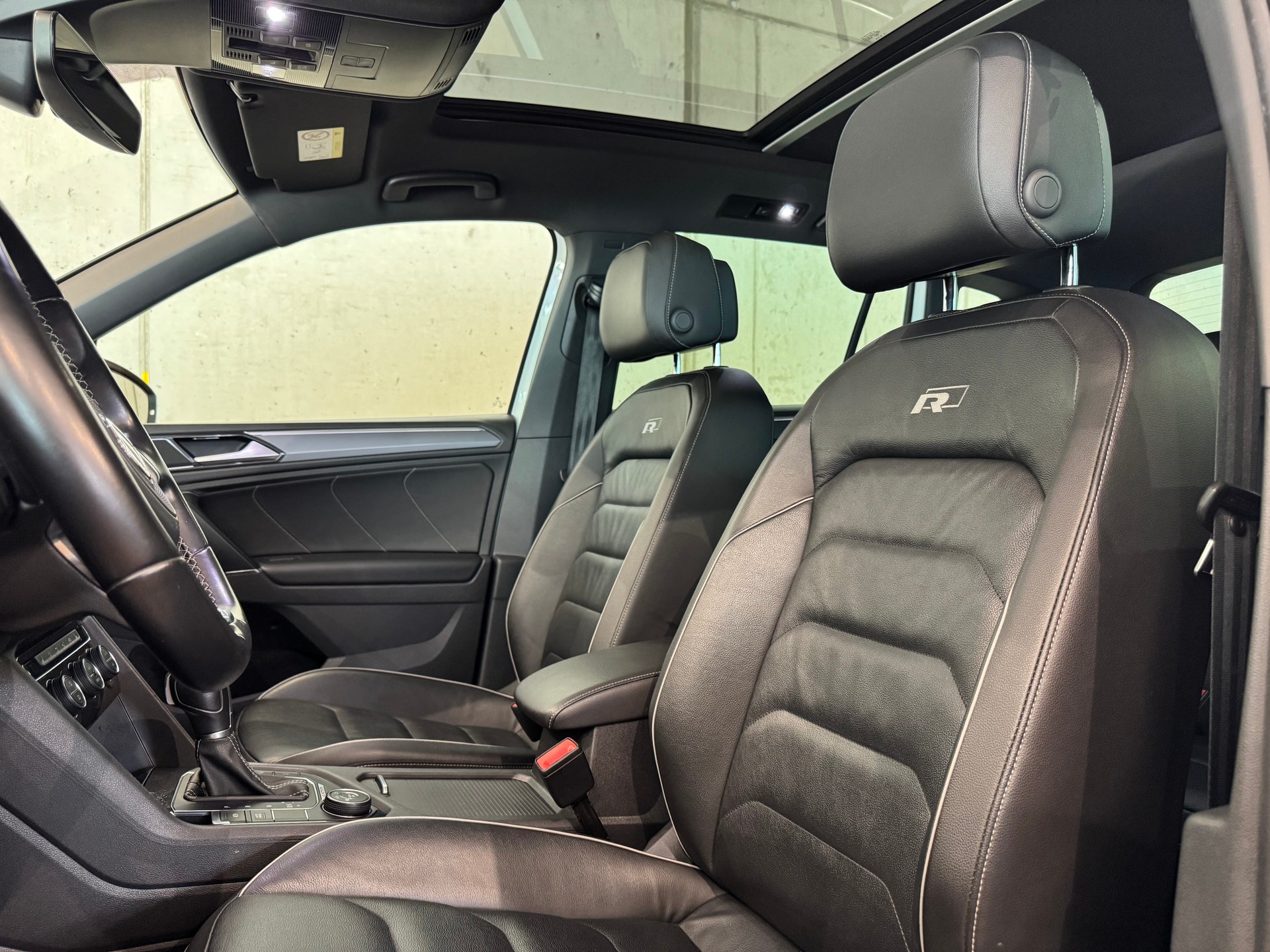 VW Tiguan 2.0 TDI SCR Highline R LINE 4Motion DSG || CH-FZG || HEAD UP || 360 || AHK || PANORAMA || DYNAUDIO-image-18