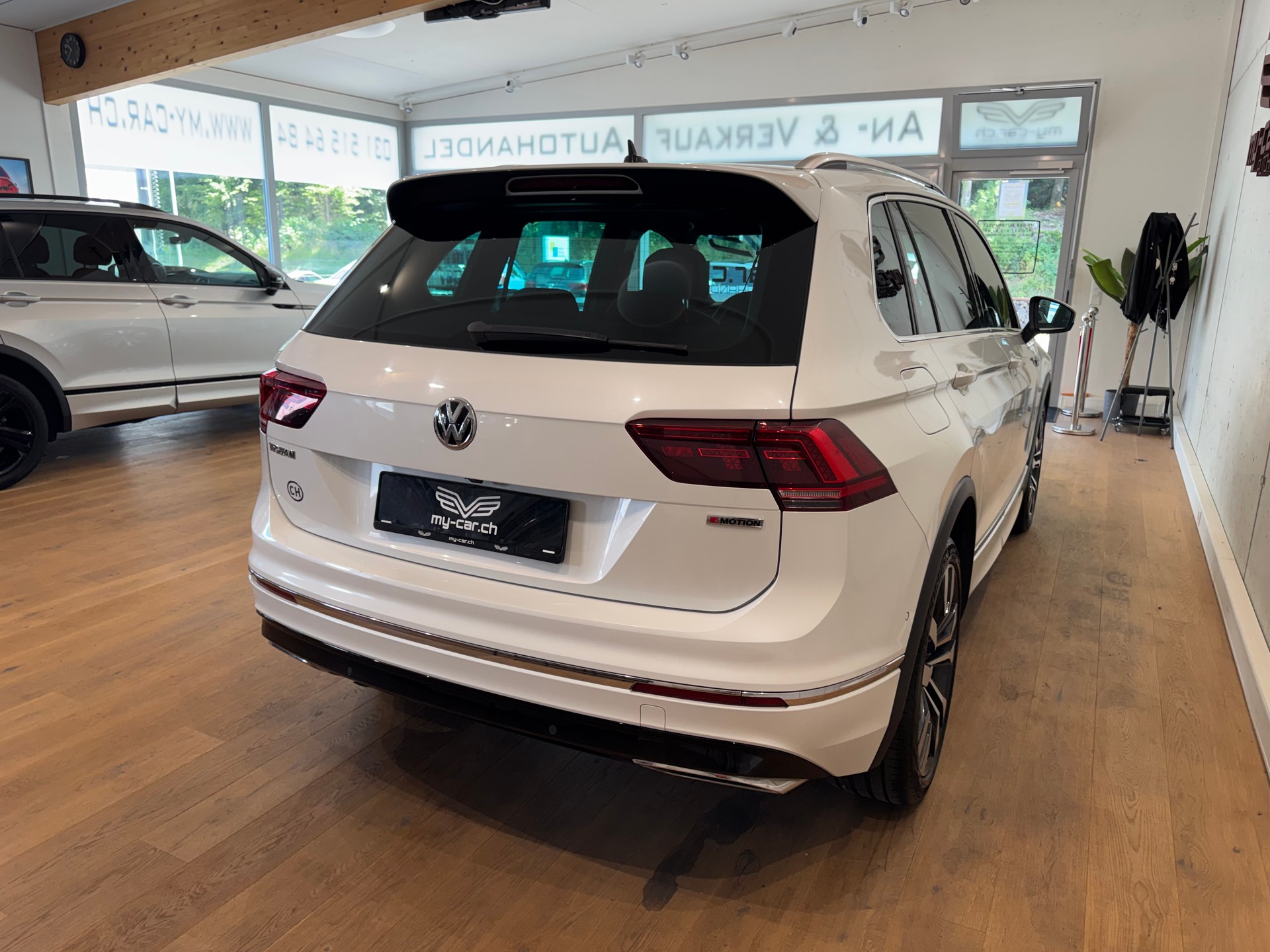 VW Tiguan 2.0 TDI SCR Highline R LINE 4Motion DSG || CH-FZG || HEAD UP || 360 || AHK || PANORAMA || DYNAUDIO-image-11