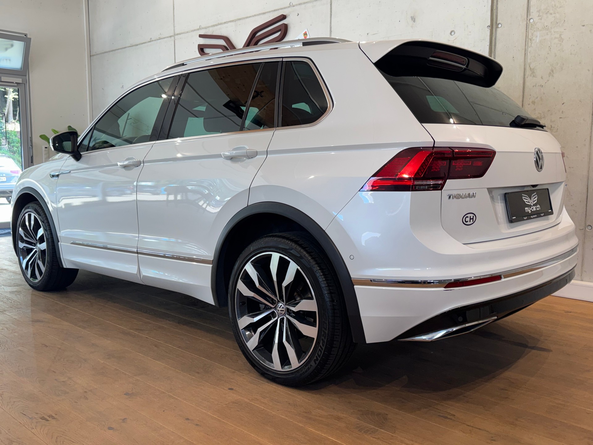 VW Tiguan 2.0 TDI SCR Highline R LINE 4Motion DSG || CH-FZG || HEAD UP || 360 || AHK || PANORAMA || DYNAUDIO-image-5