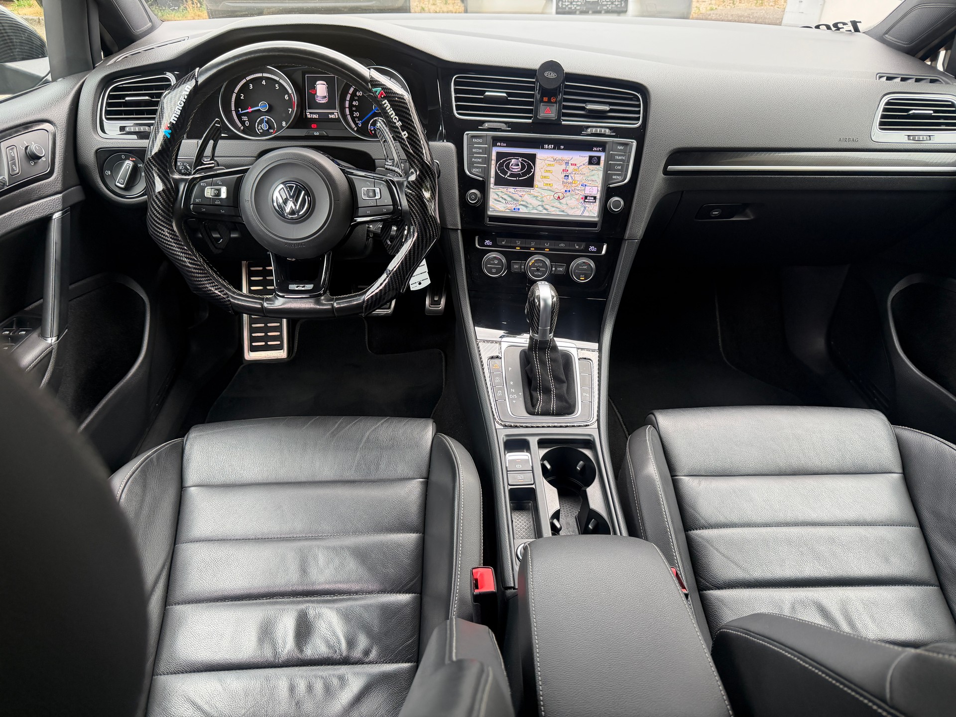 VW Golf 2.0 TSI R 4Motion DSG-image-16