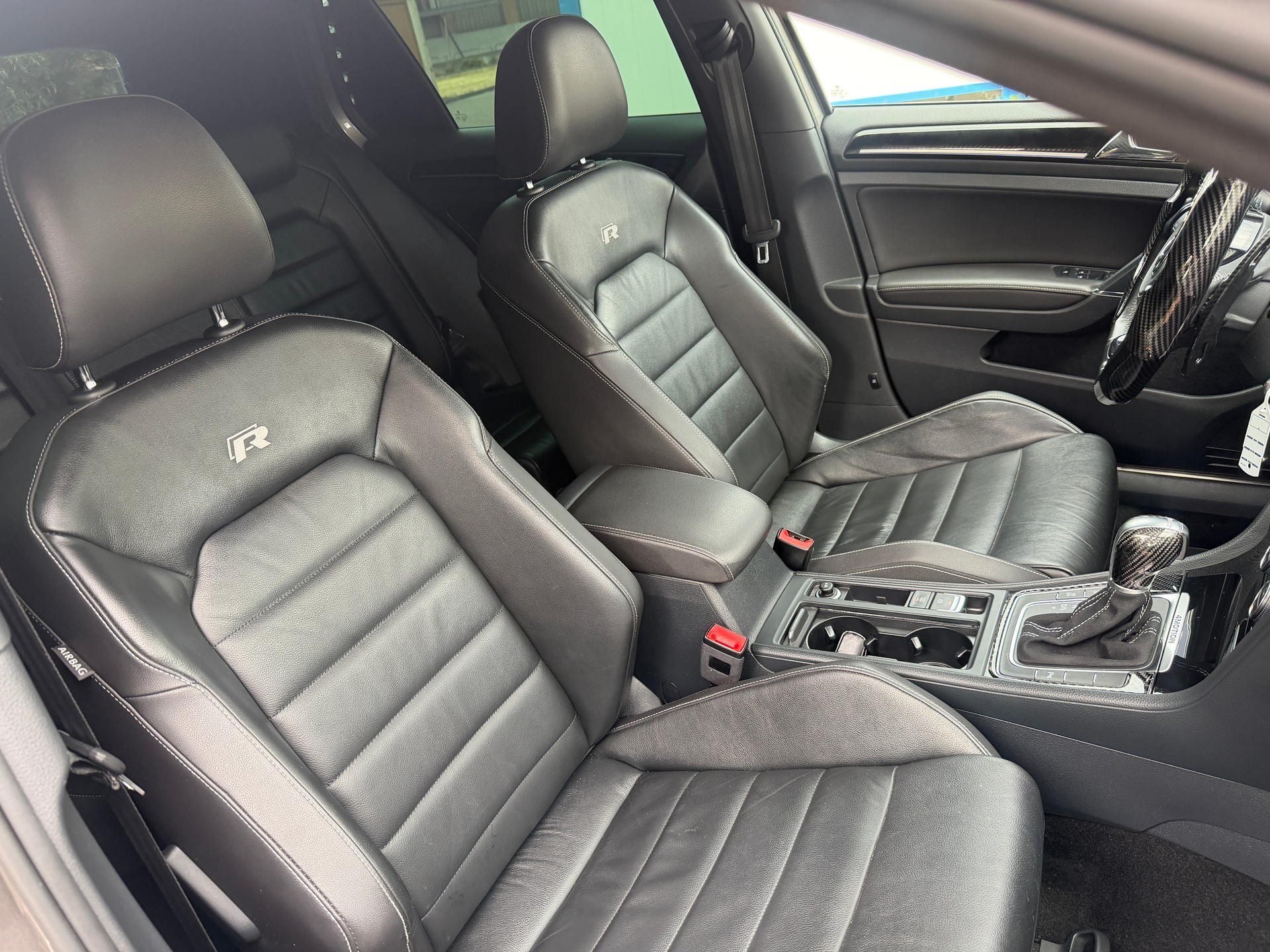 VW Golf 2.0 TSI R 4Motion DSG-image-2