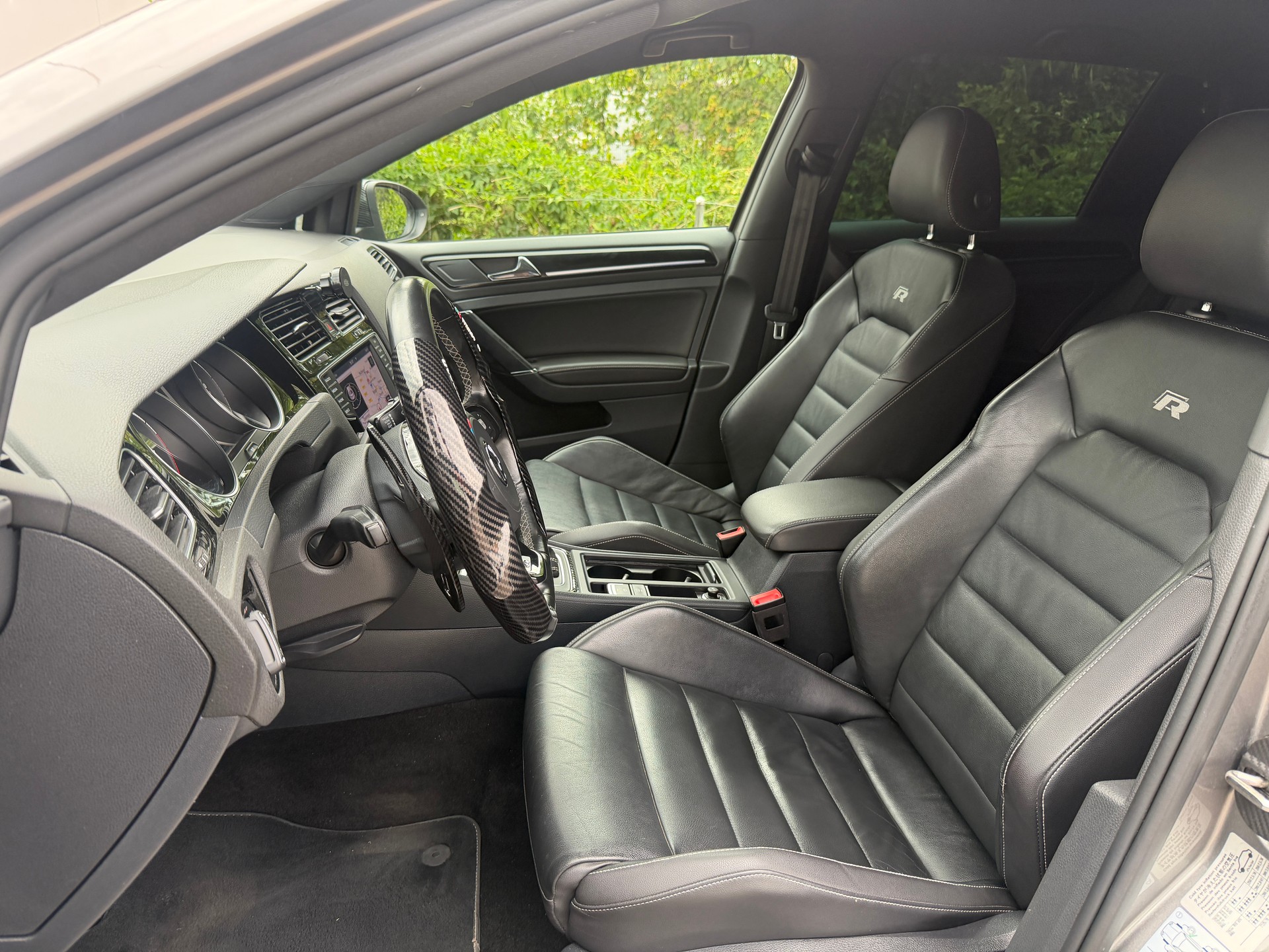 VW Golf 2.0 TSI R 4Motion DSG-image-14