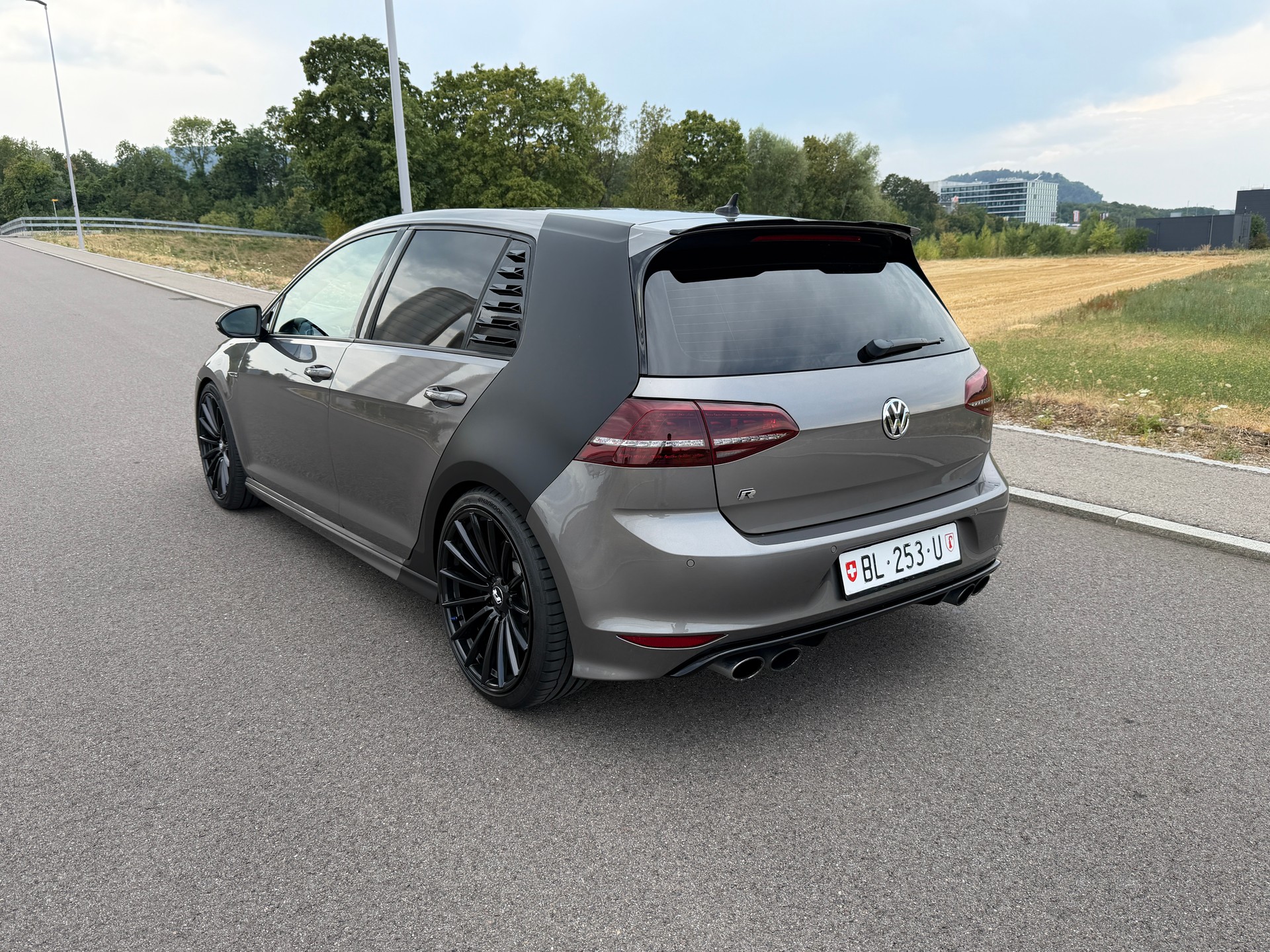 VW Golf 2.0 TSI R 4Motion DSG-image-8