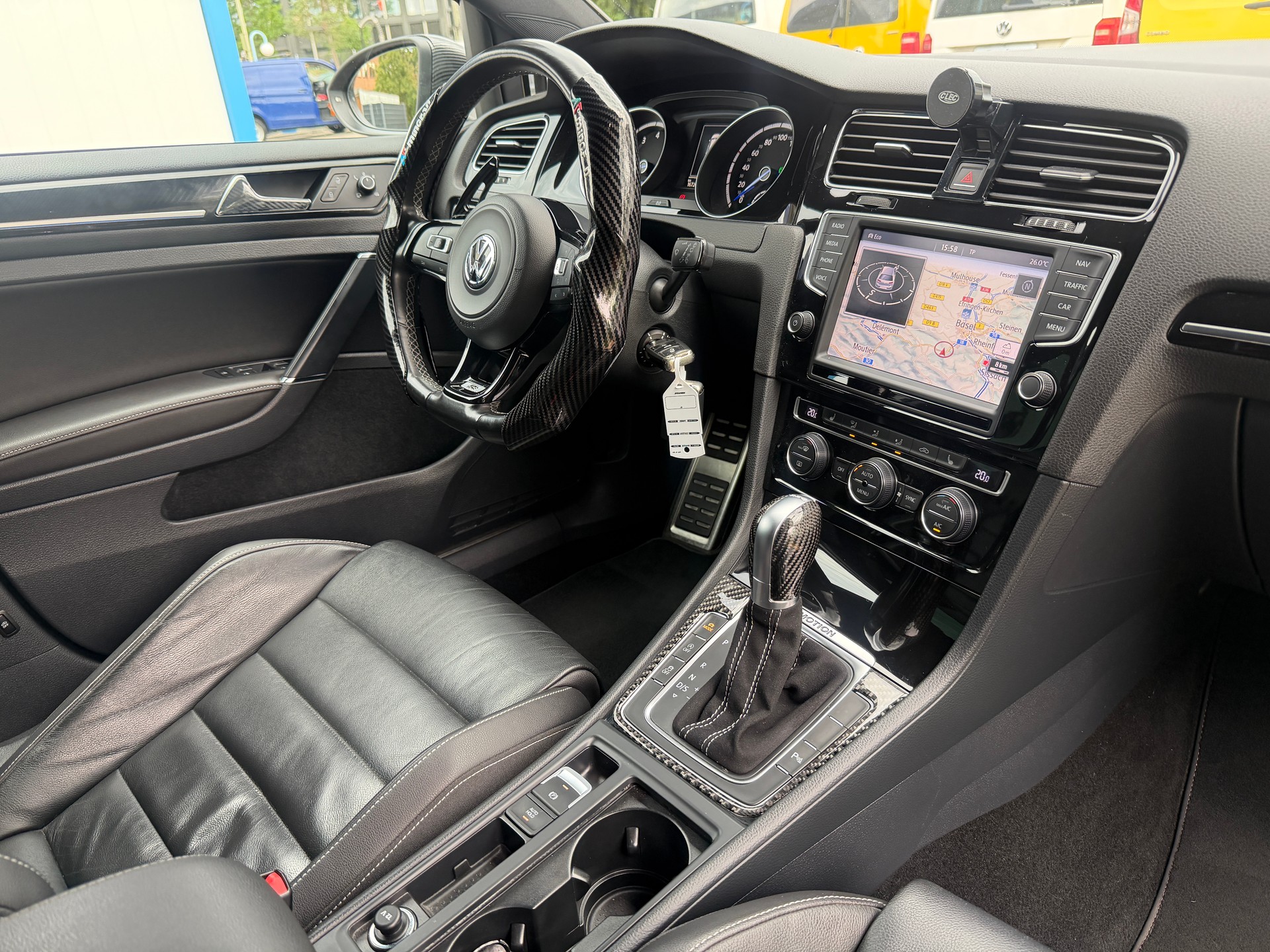 VW Golf 2.0 TSI R 4Motion DSG-image-10
