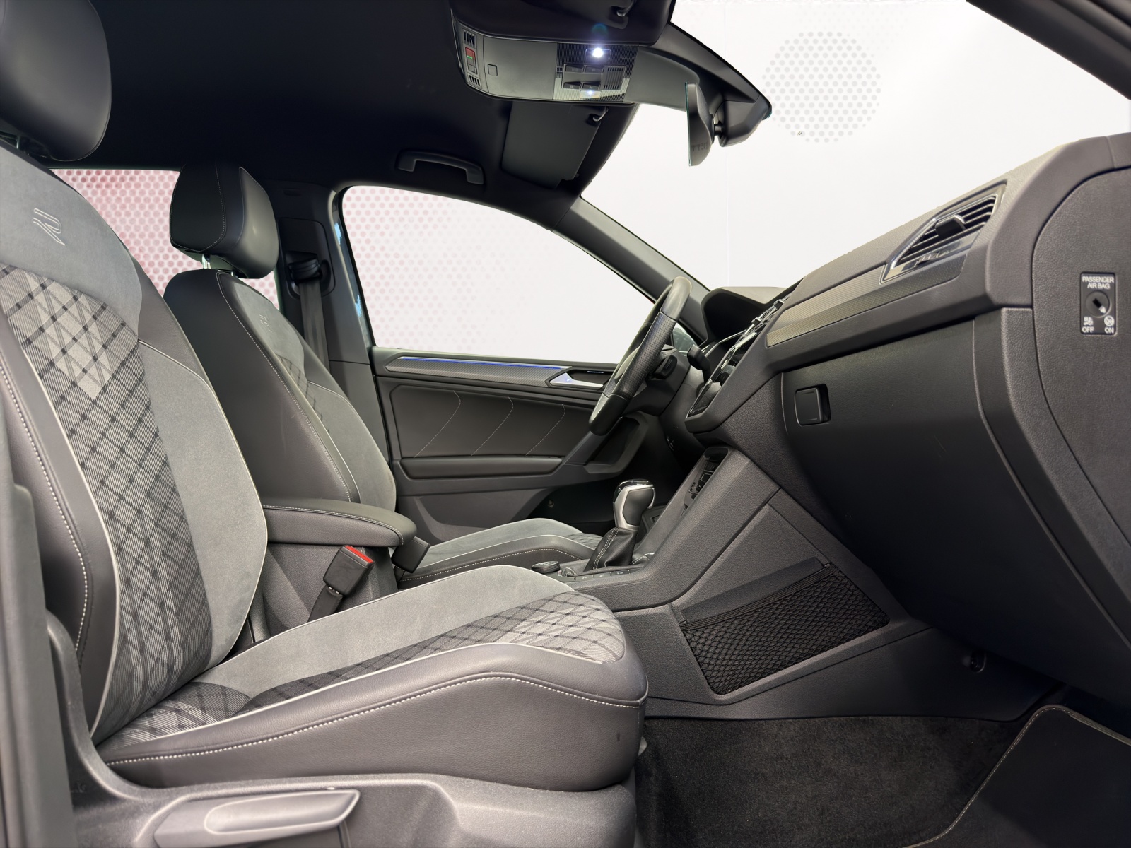 VW Tiguan 2.0 TDI SCR R-Line 4Motion DSG-image-10