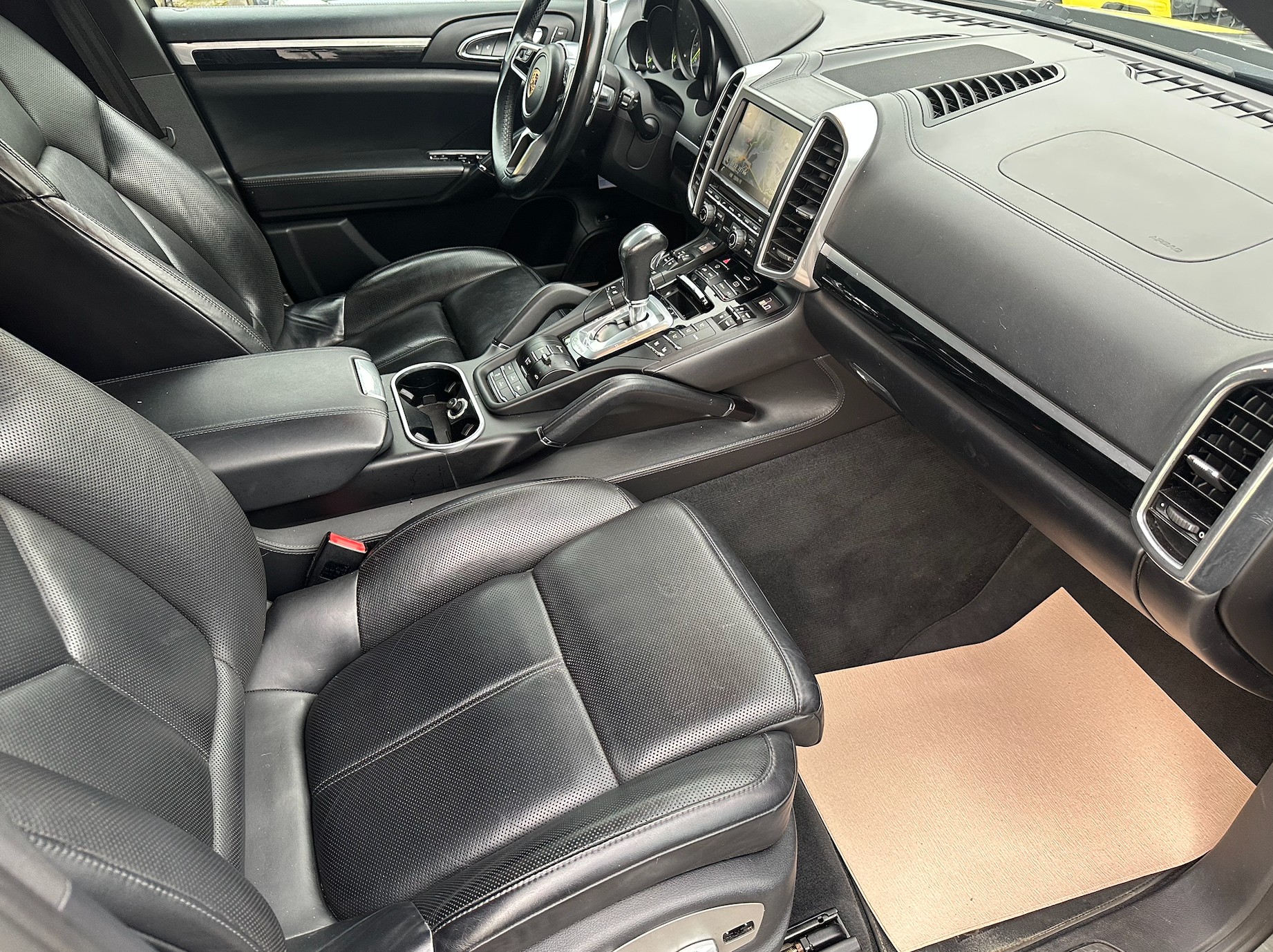 PORSCHE Cayenne S E-Hybrid Platinum Edition-image-12