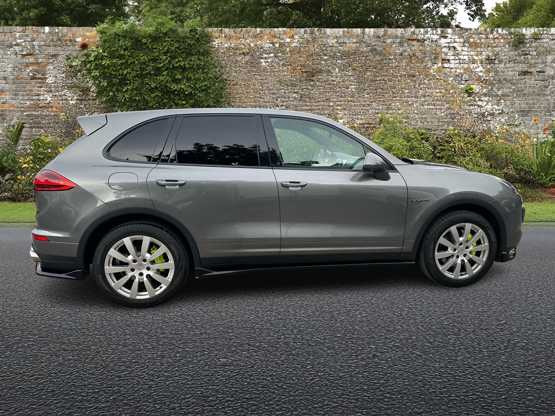 PORSCHE Cayenne S E-Hybrid Platinum Edition-image-5