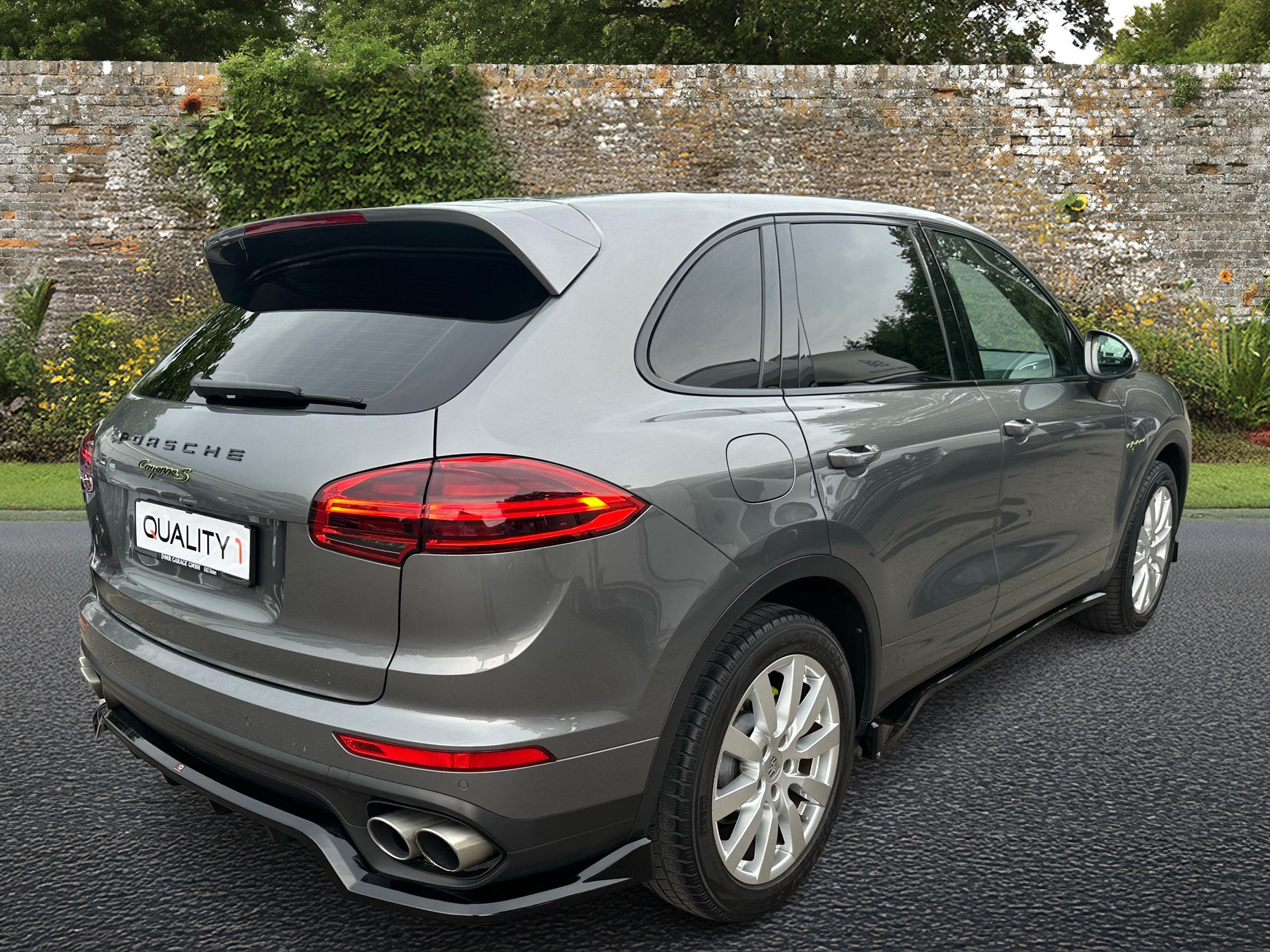 PORSCHE Cayenne S E-Hybrid Platinum Edition-image-4