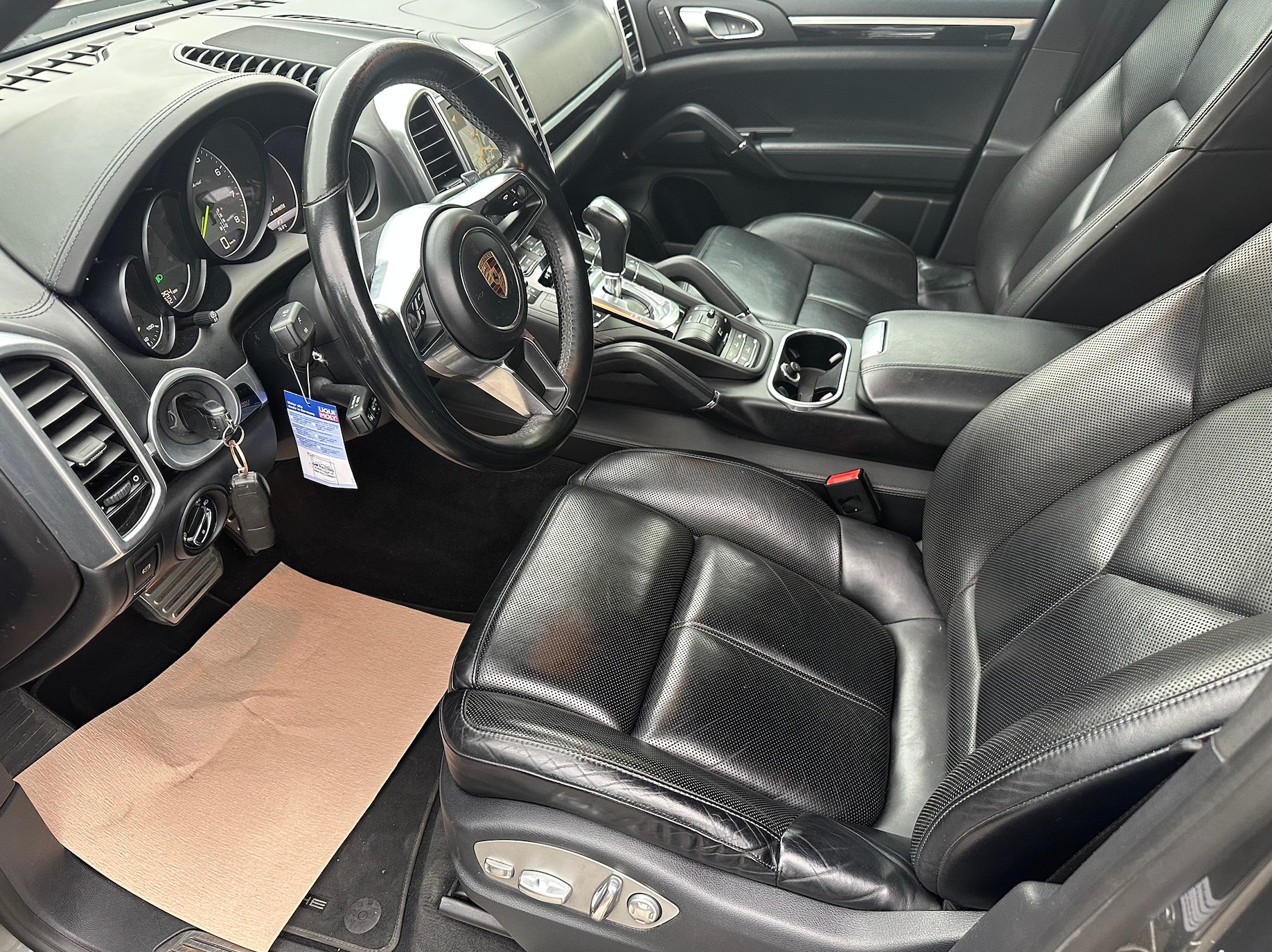 PORSCHE Cayenne S E-Hybrid Platinum Edition-image-11