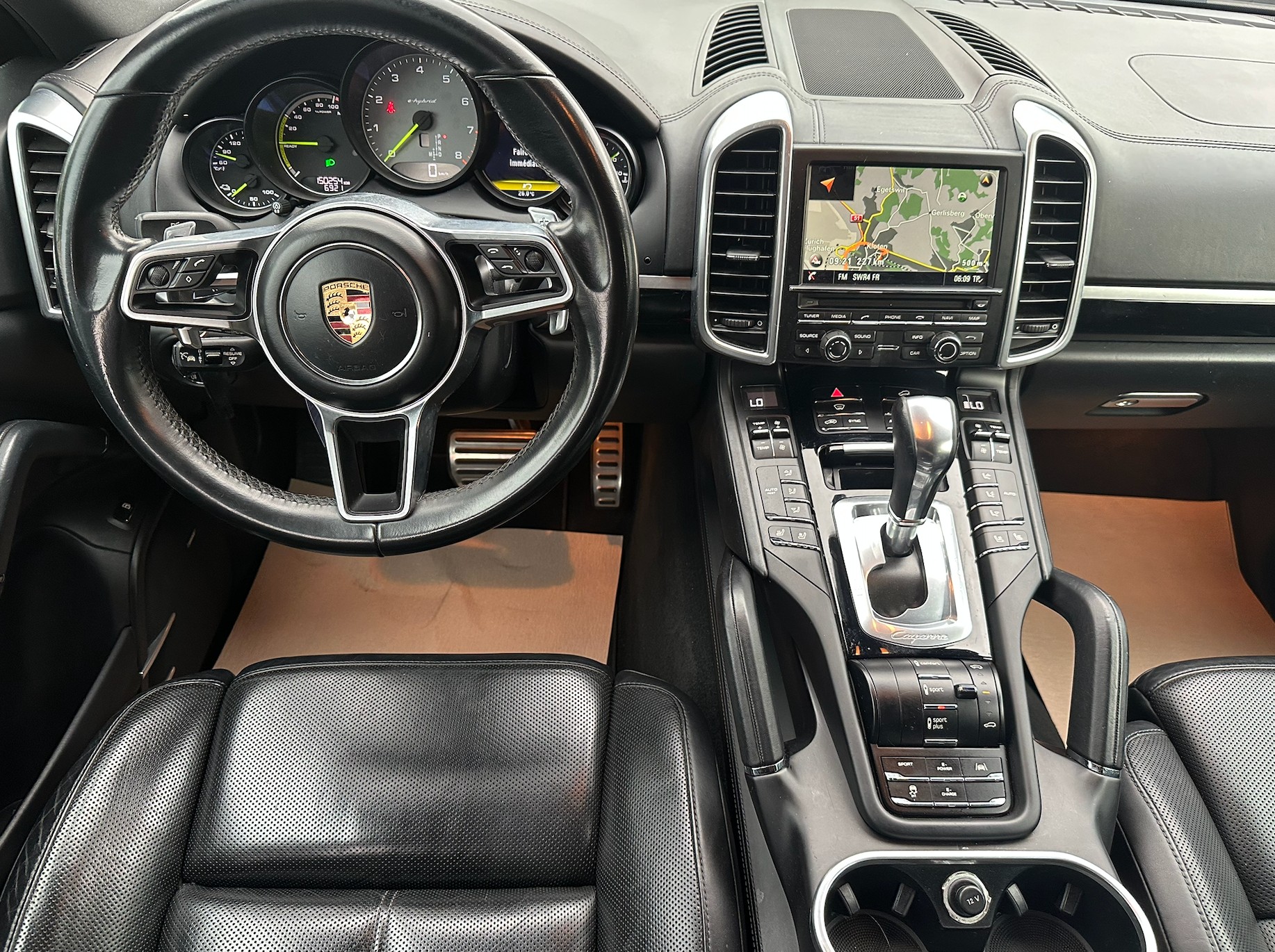 PORSCHE Cayenne S E-Hybrid Platinum Edition-image-8