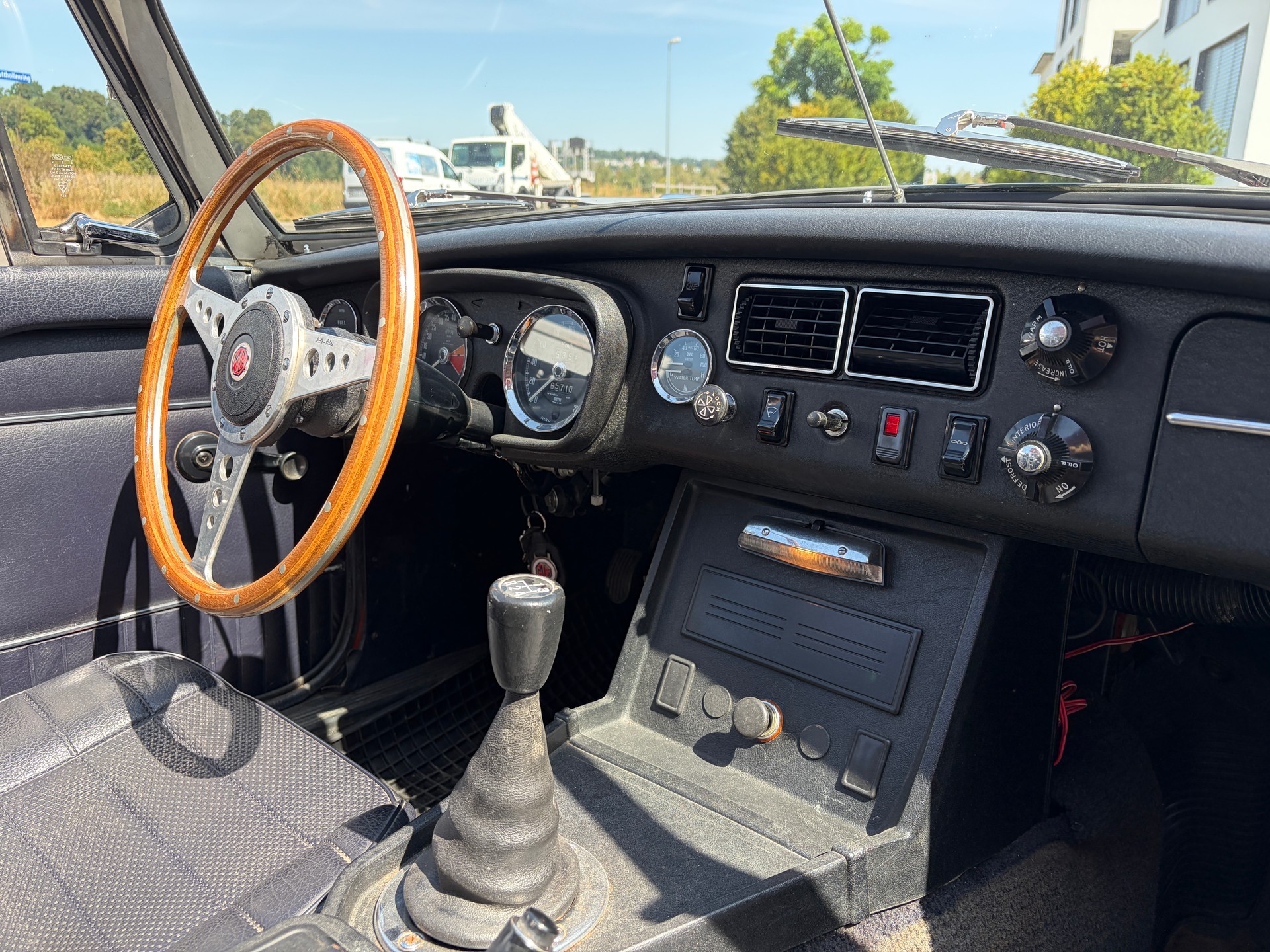 MG MGB-image-12