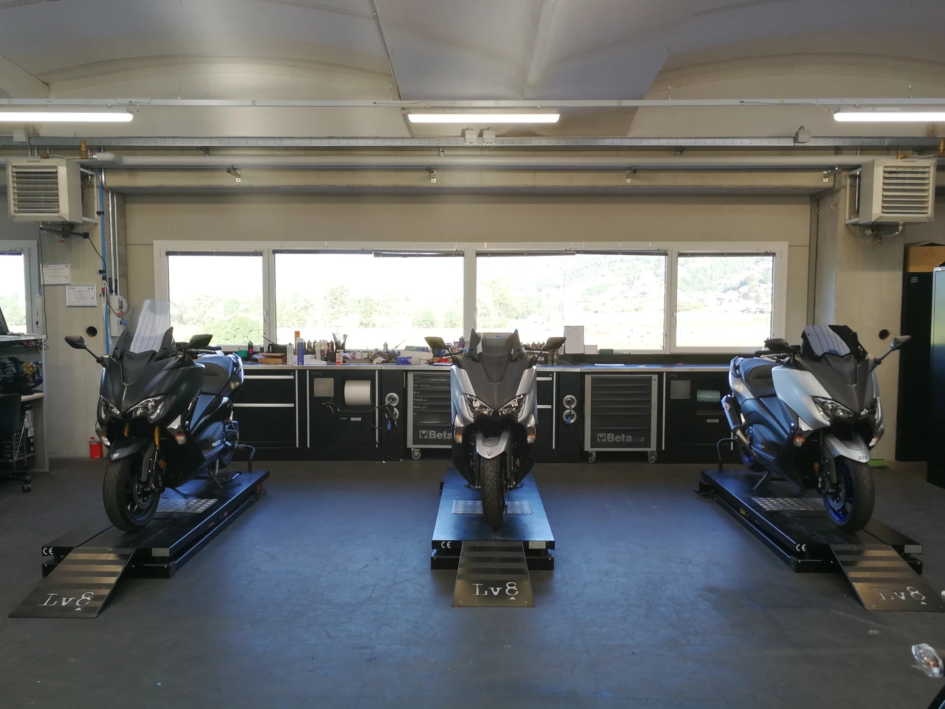 YAMAHA T-MAX 560-image-14