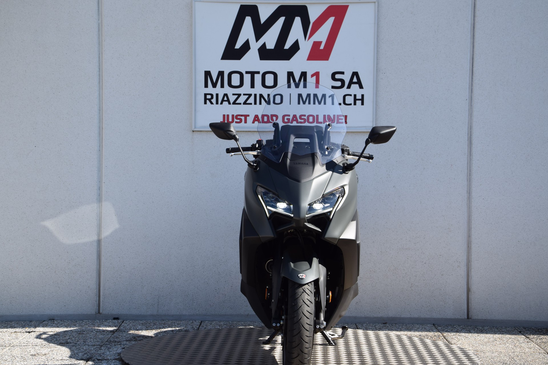 YAMAHA T-MAX 560-showroom-element-2