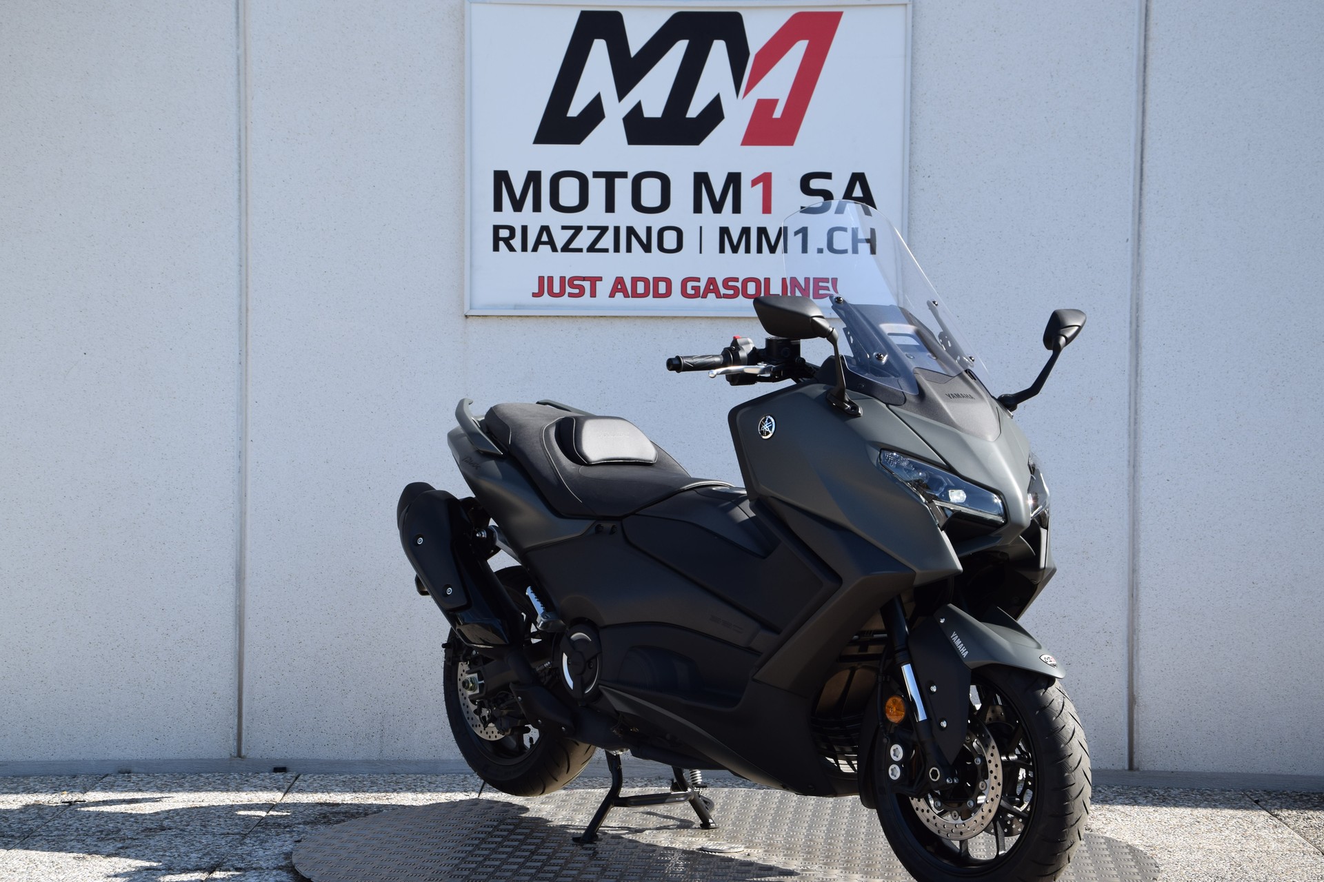 YAMAHA T-MAX 560-showroom-element-1