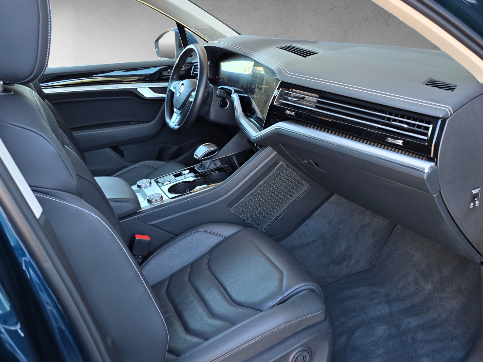 VW Touareg 3.0 TSI Elegance Tiptronic mit Luftfederung-image-10