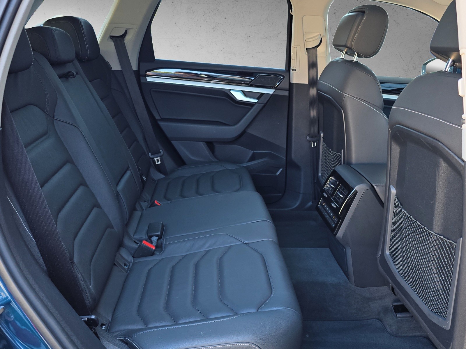 VW Touareg 3.0 TSI Elegance Tiptronic mit Luftfederung-image-16