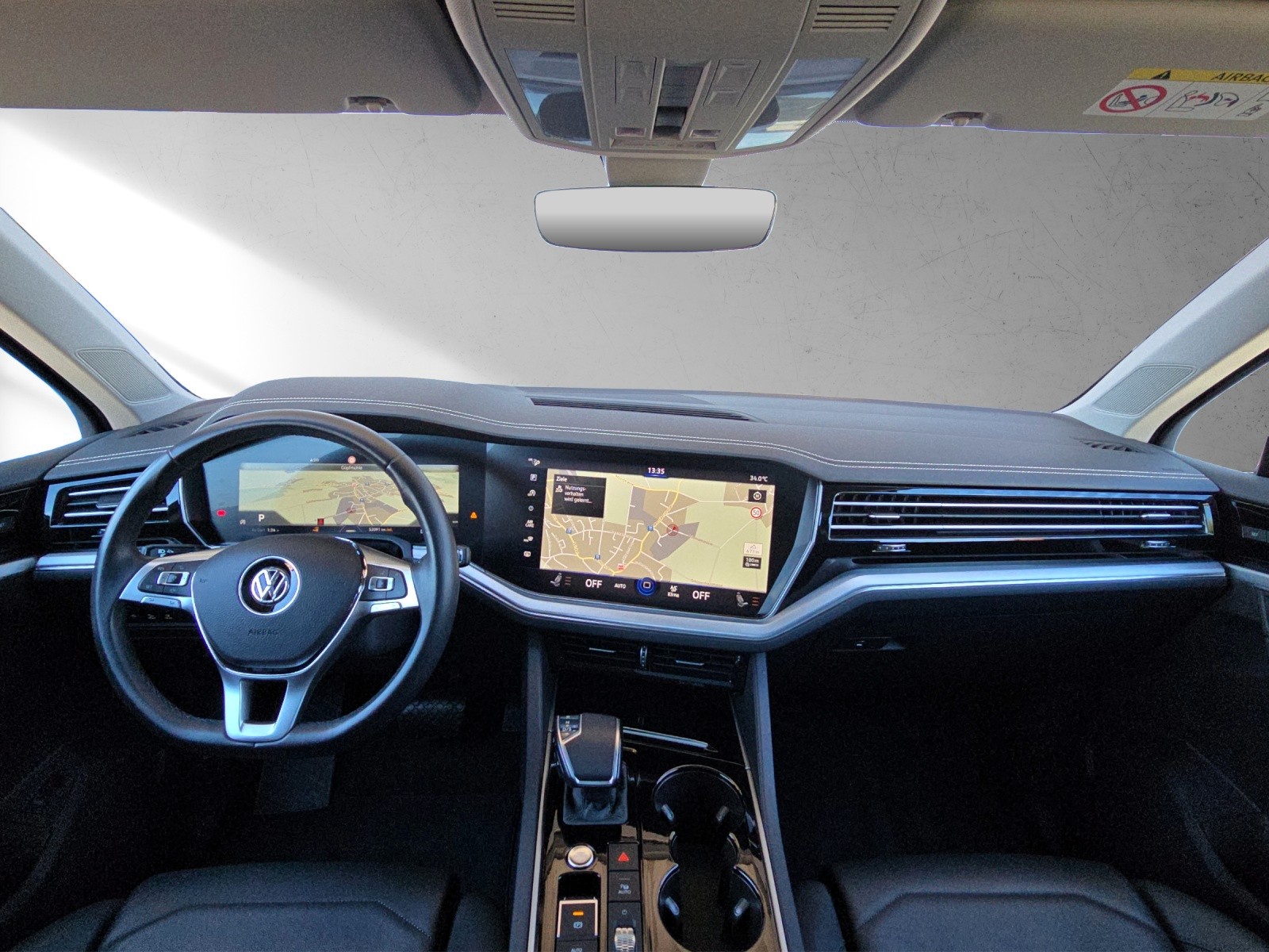 VW Touareg 3.0 TSI Elegance Tiptronic mit Luftfederung-image-11