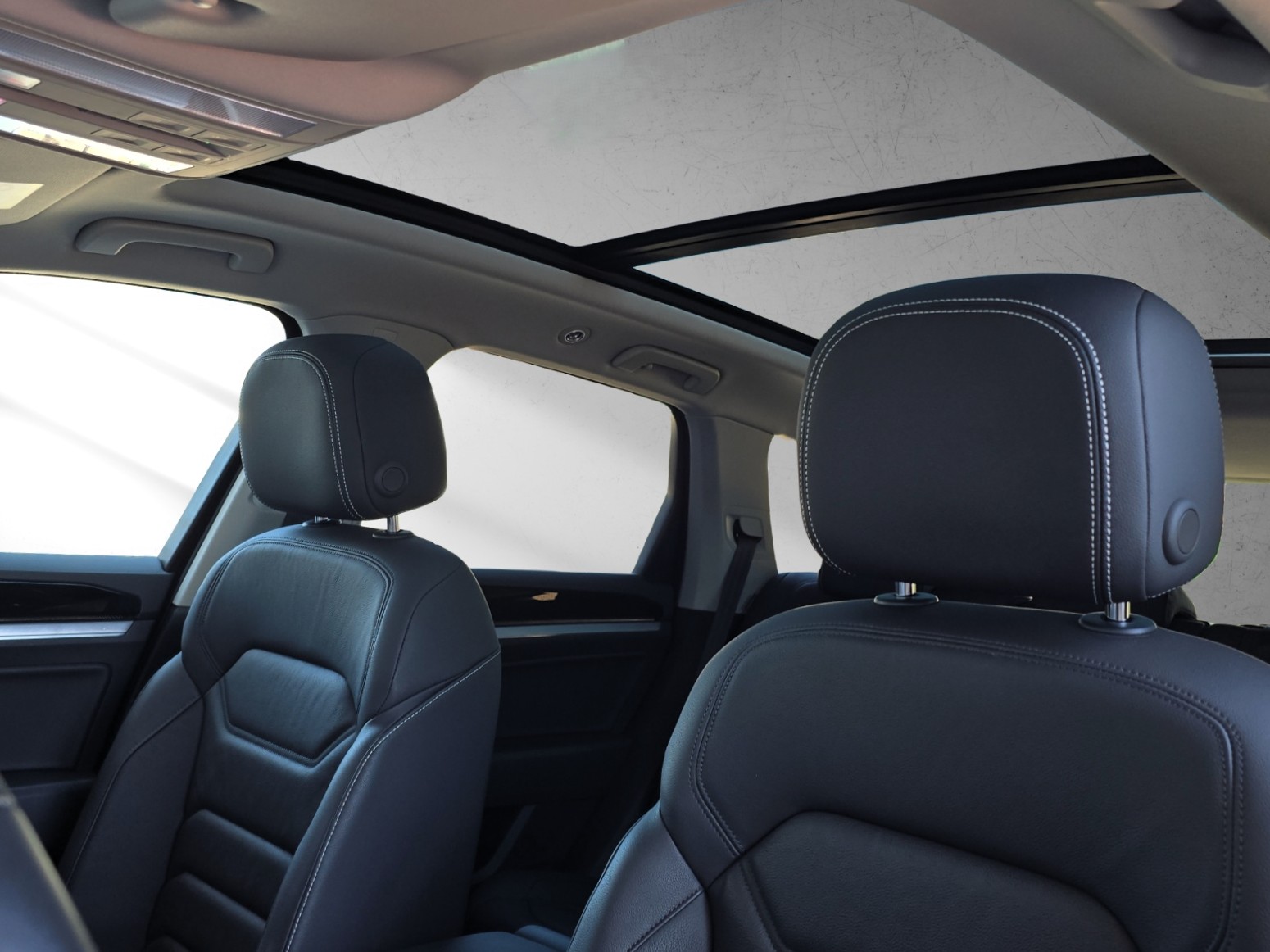 VW Touareg 3.0 TSI Elegance Tiptronic mit Luftfederung-image-14