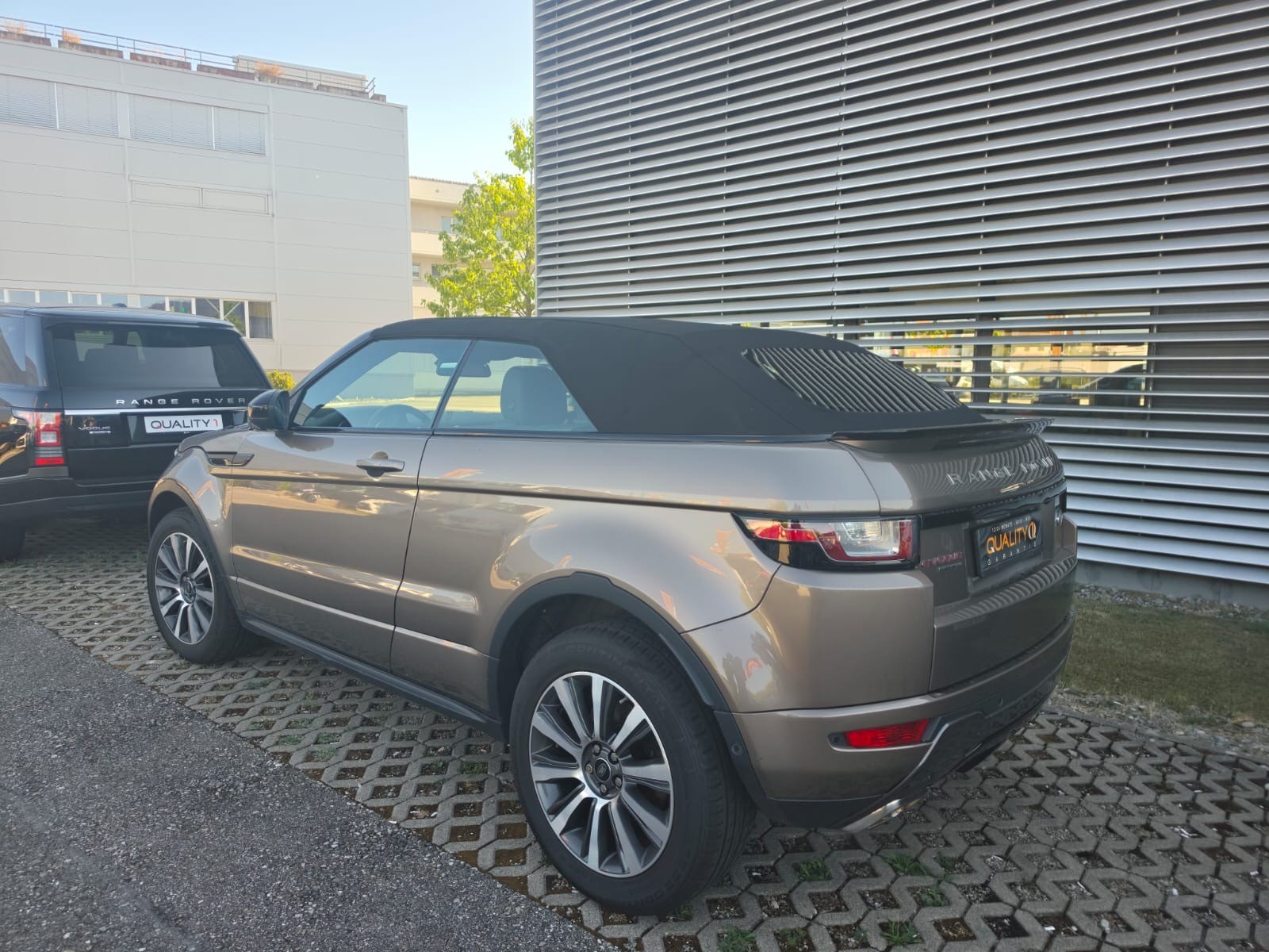 LAND ROVER Range Rover Evoque Convert. 2.0Si4 HSE Dynamic AT9-image-3