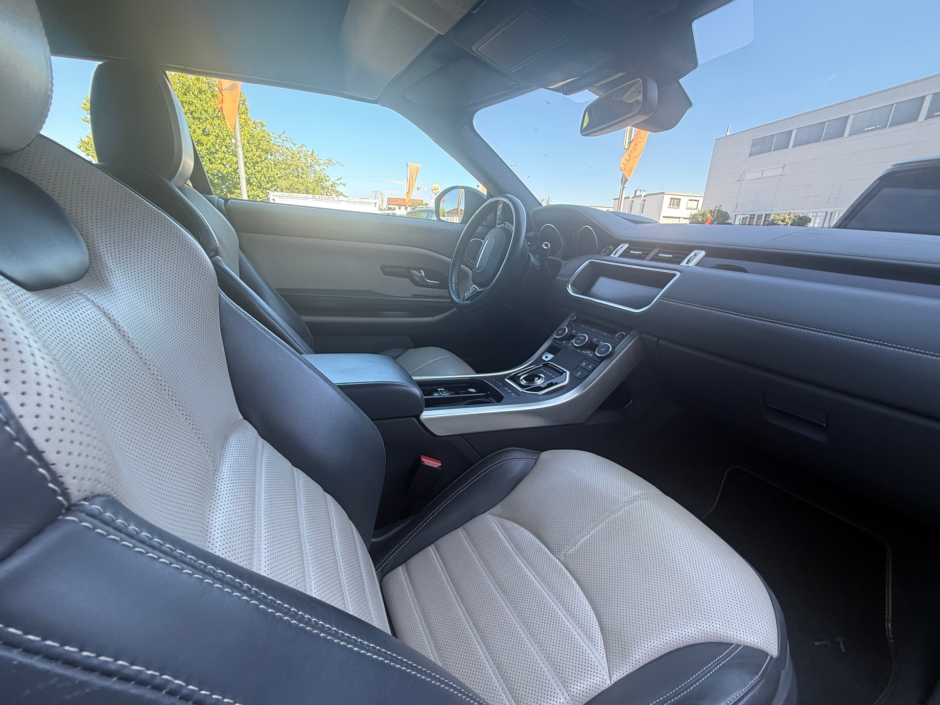 LAND ROVER Range Rover Evoque Convert. 2.0Si4 HSE Dynamic AT9-image-10