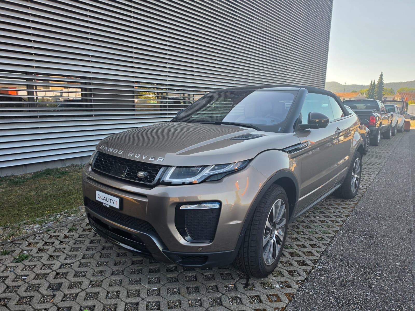 LAND ROVER Range Rover Evoque Convert. 2.0Si4 HSE Dynamic AT9-image-2