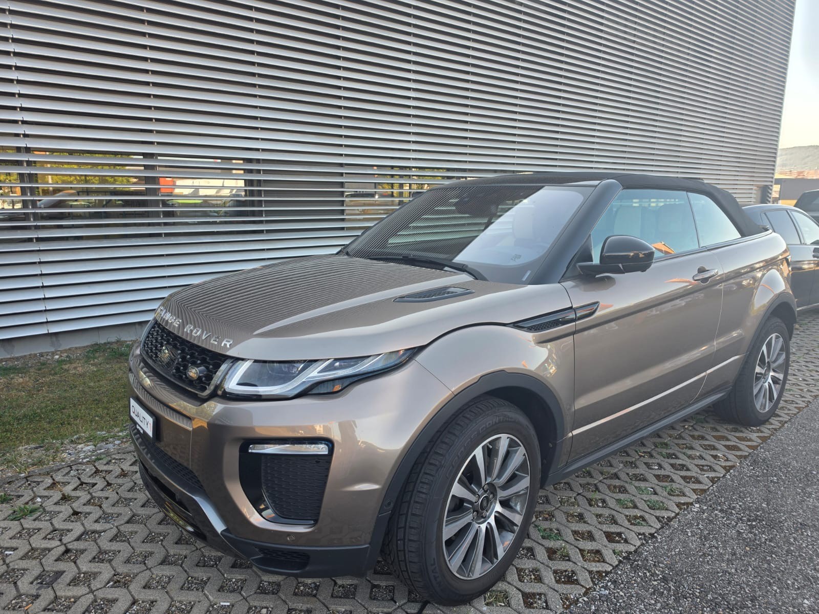 LAND ROVER Range Rover Evoque Convert. 2.0Si4 HSE Dynamic AT9-image-0
