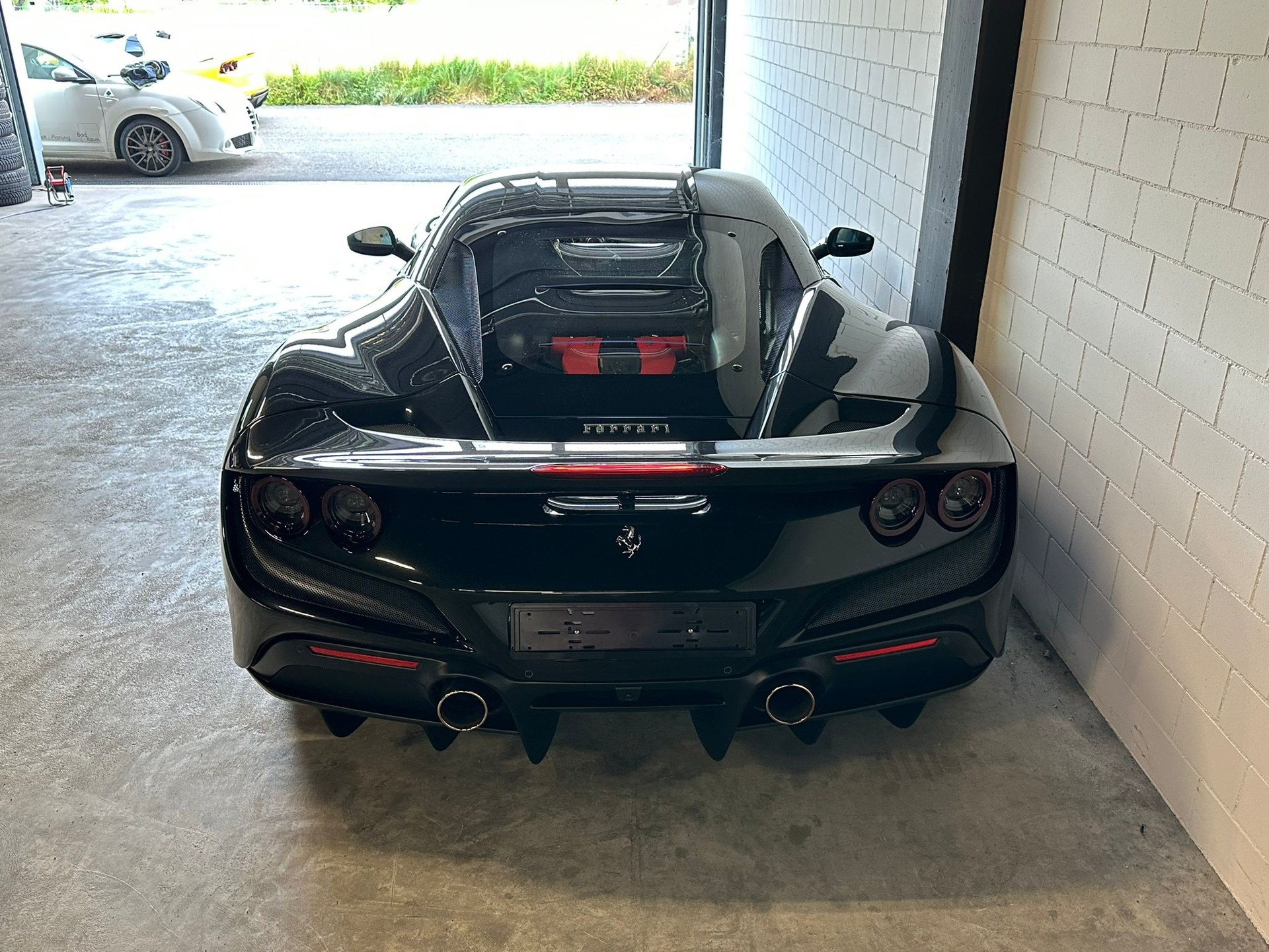 FERRARI F8 Tributo Traumausstattung-image-4