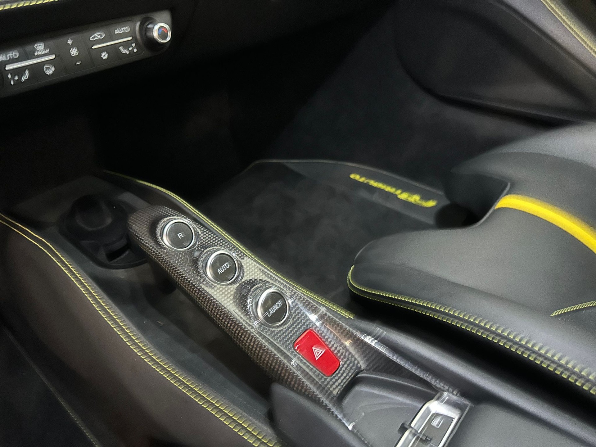 FERRARI F8 Tributo Traumausstattung-image-6