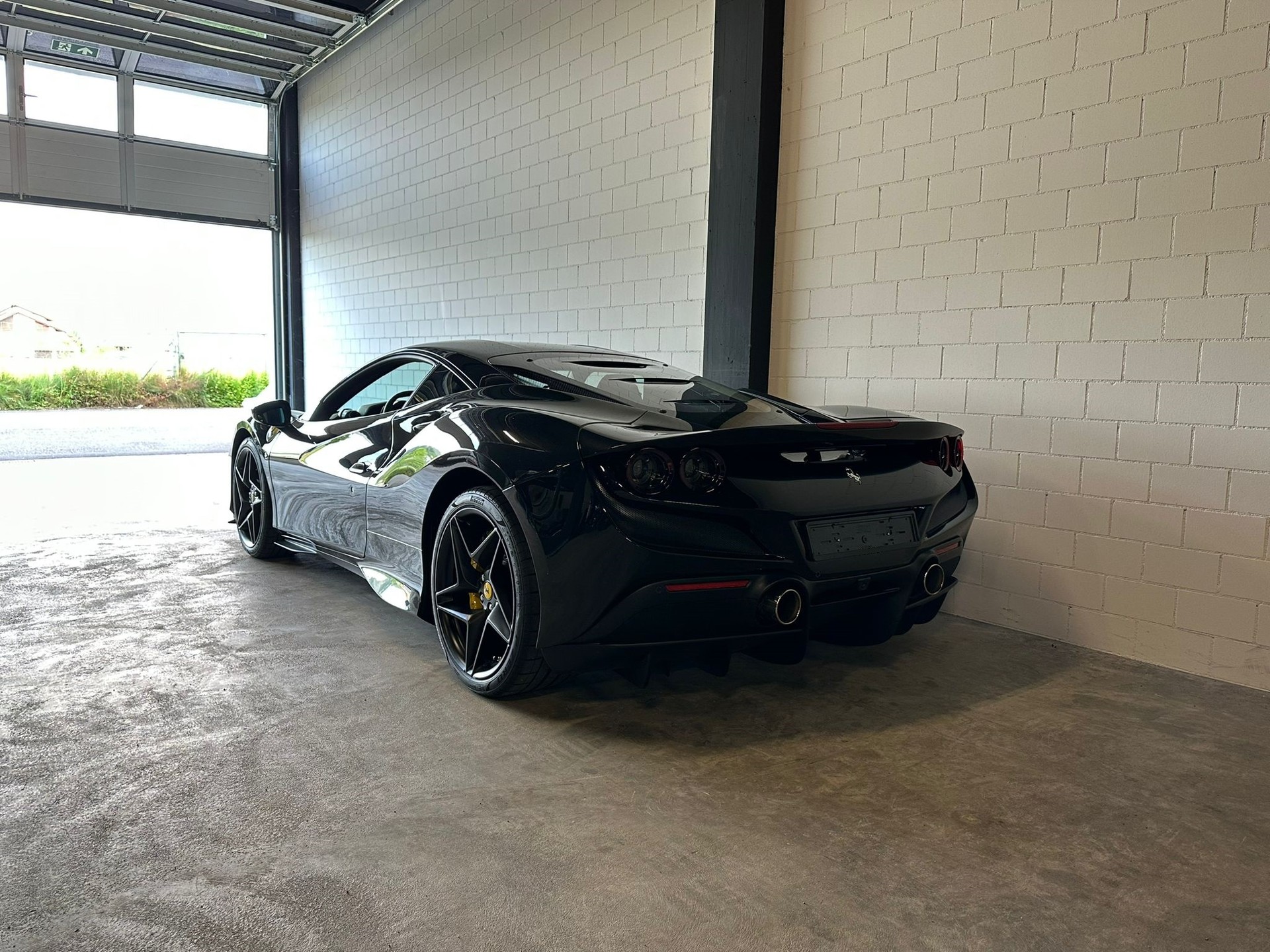 FERRARI F8 Tributo Traumausstattung-image-2