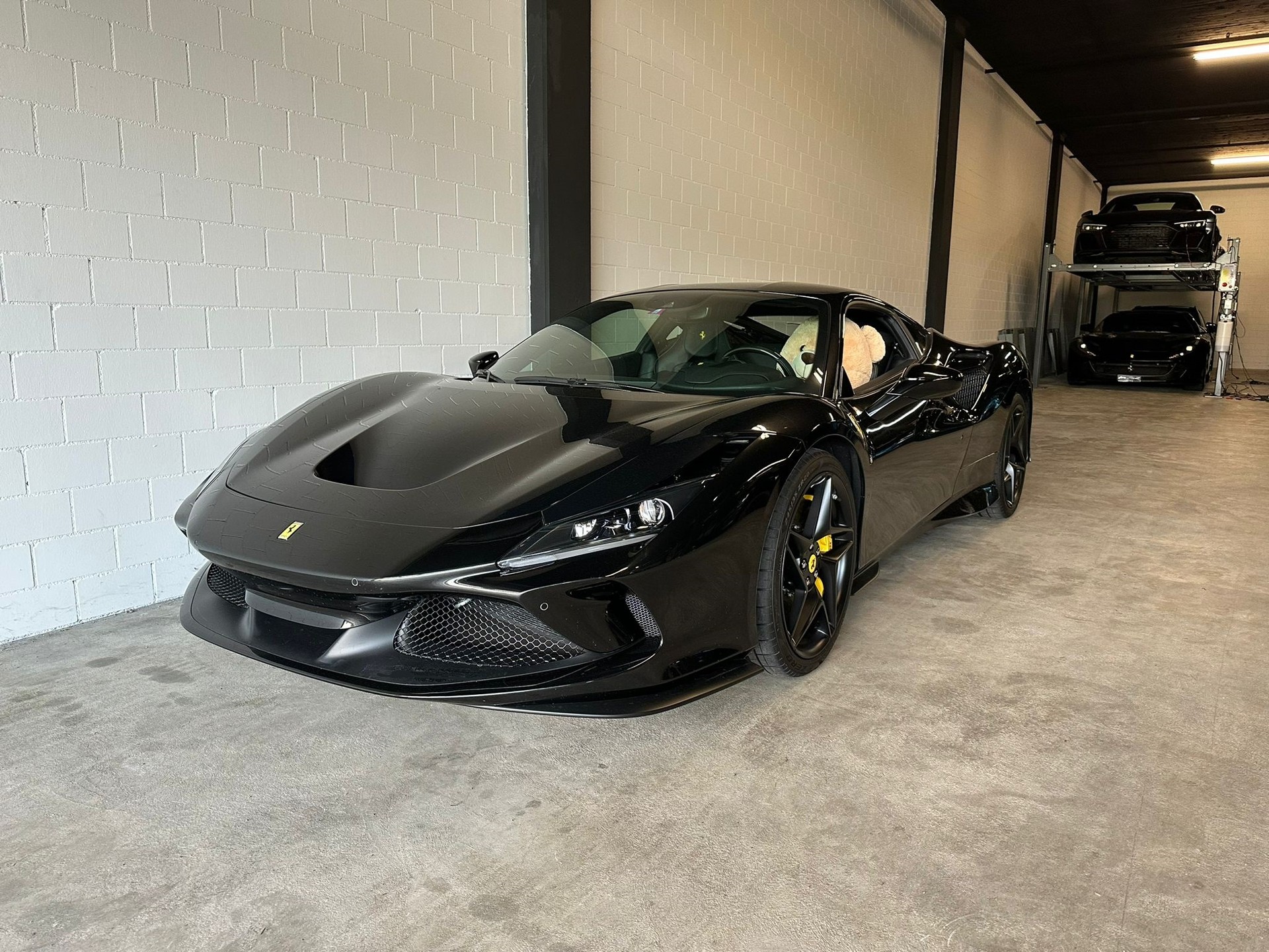 FERRARI F8 Tributo Traumausstattung-image-1