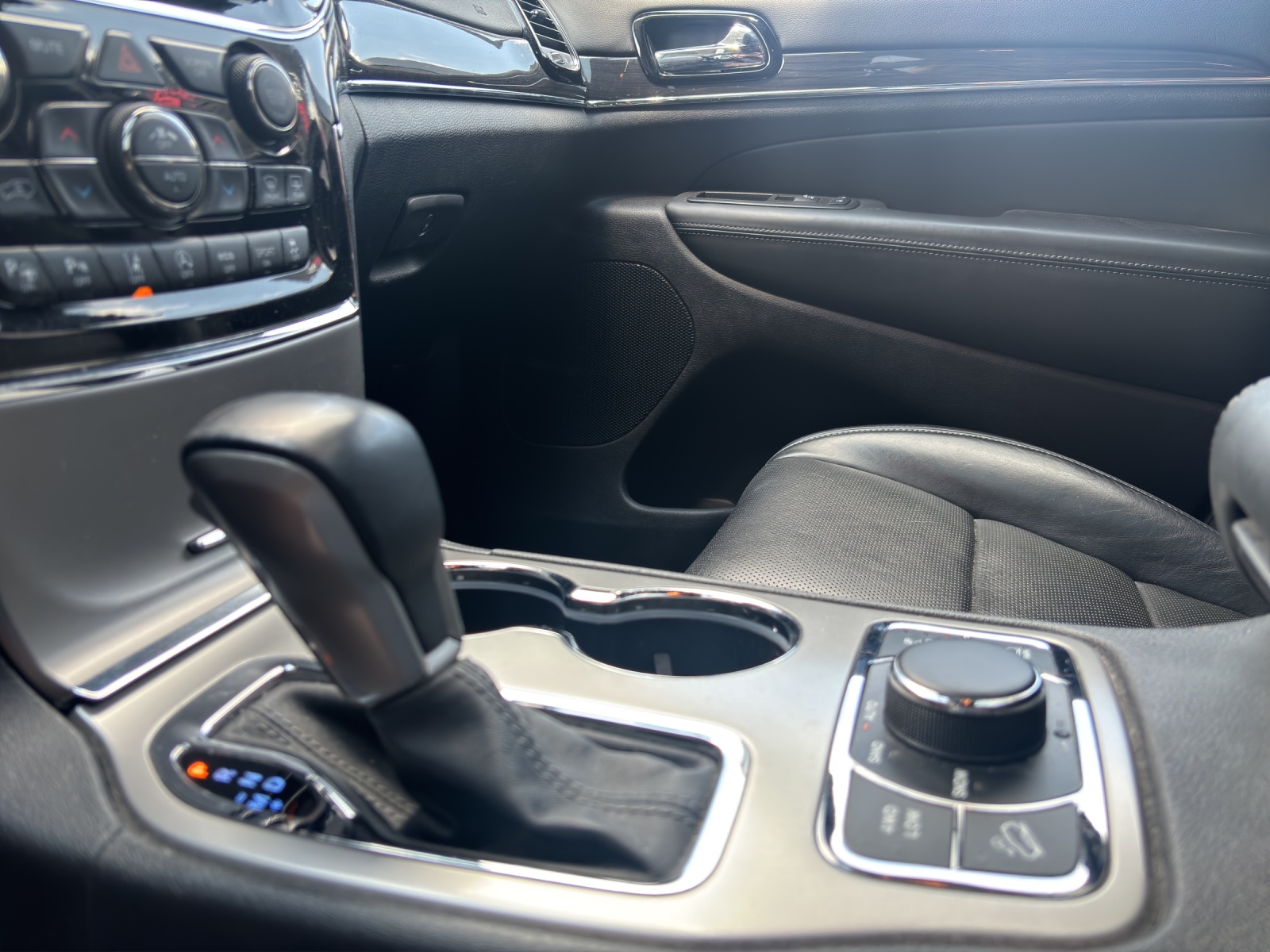 JEEP Grand Cherokee 3.0 CRD Overland Automatic-image-8